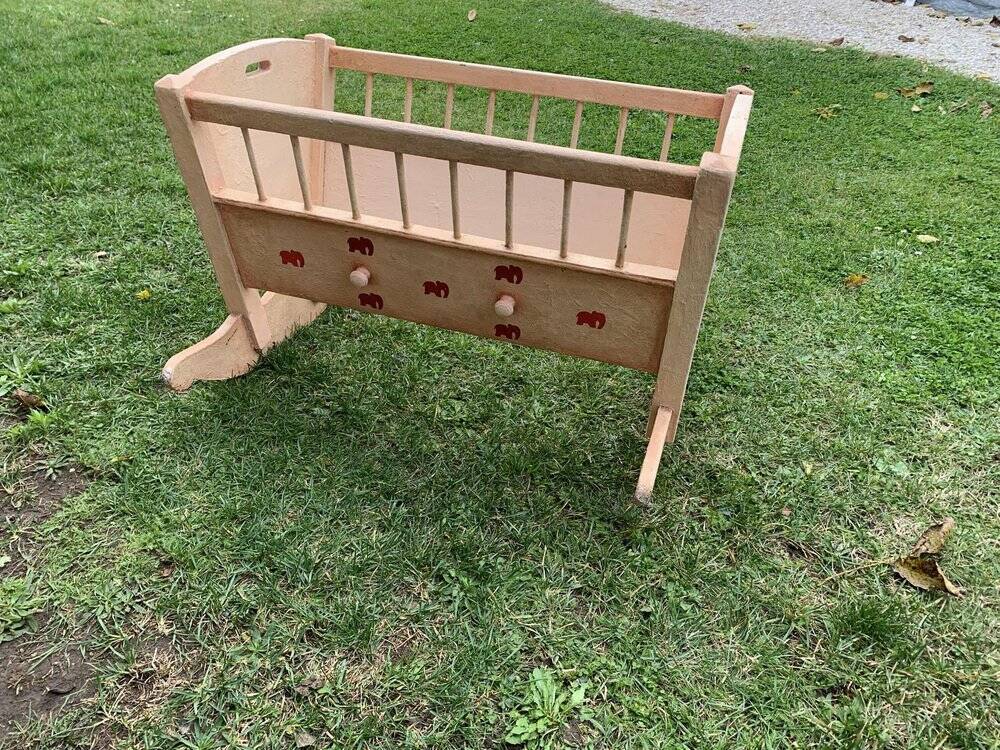 Child's cradle in pine painted pink and red, Hungary - 1920s, vintage style