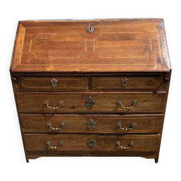 Commode scriban, chef-d’œuvre de marqueterie en merisier massif, fin XVIIIe, début XIXe siècle