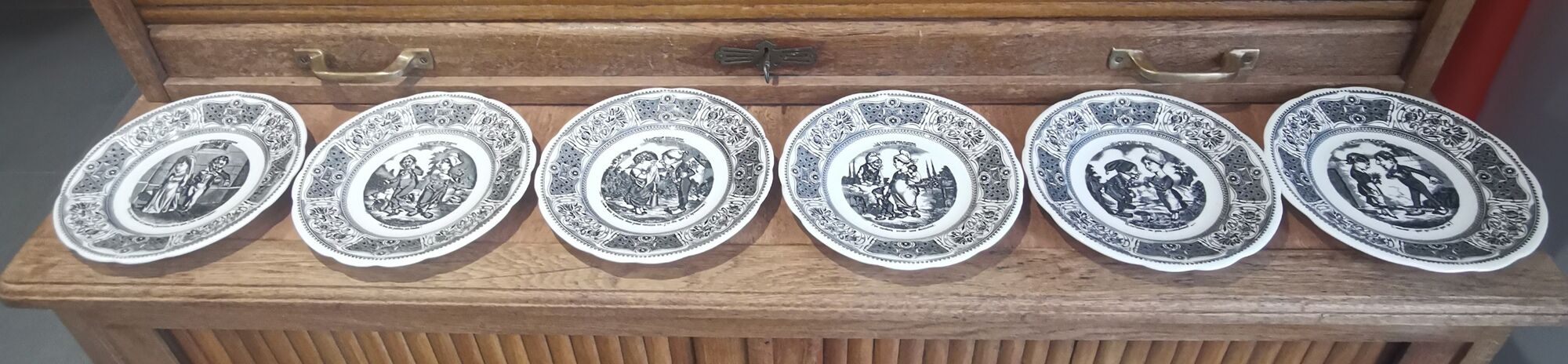 Set of 6 talking plates on "the language of flowers" in Gien earthenware