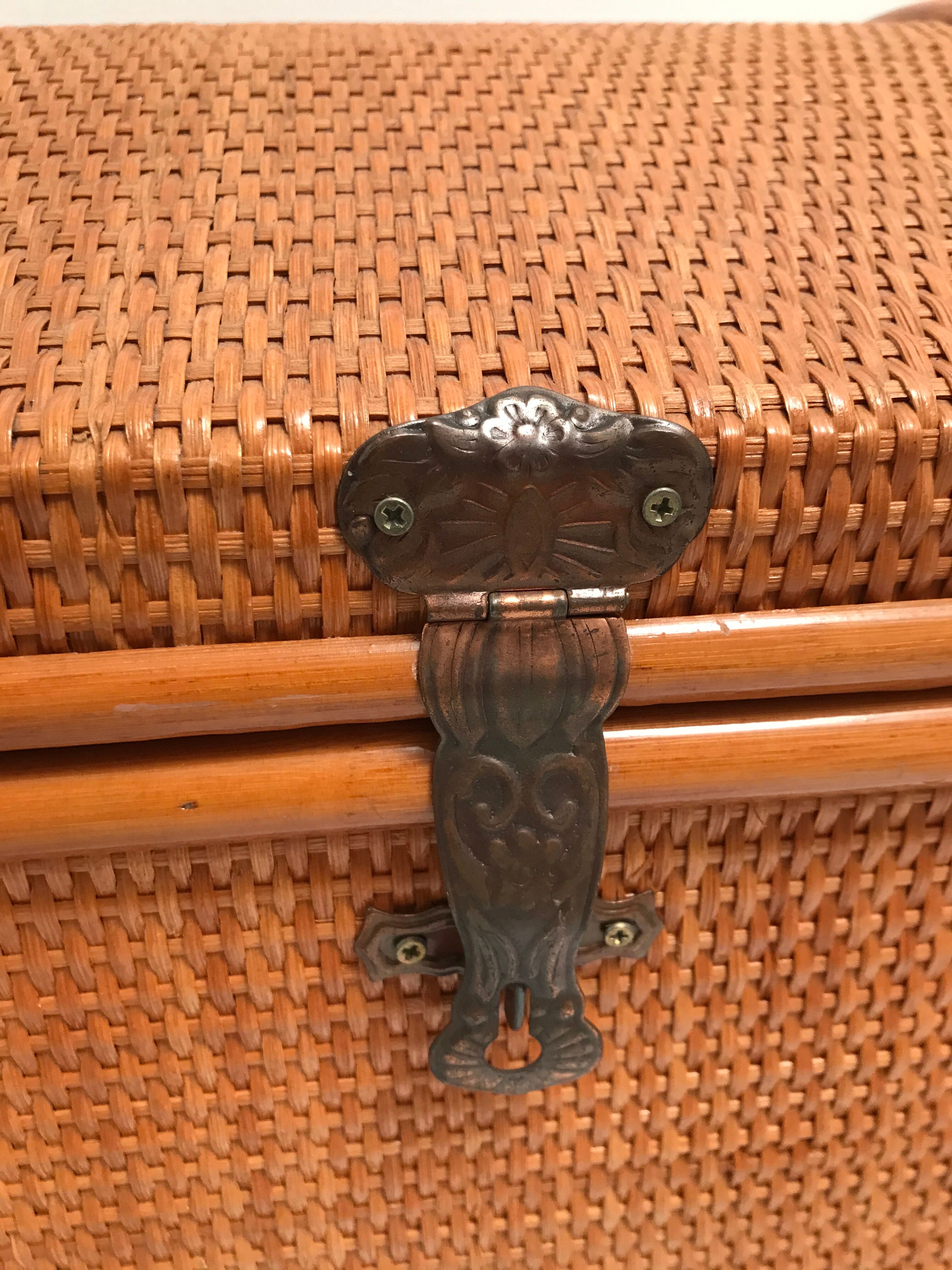 Trunk trunk in canned rattan 50s-60s