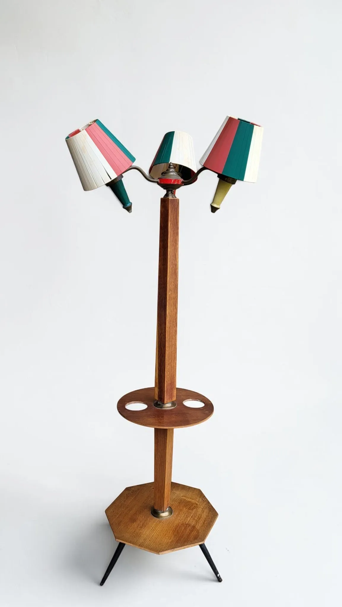Tripod floor lamp in oak and brass, three lights