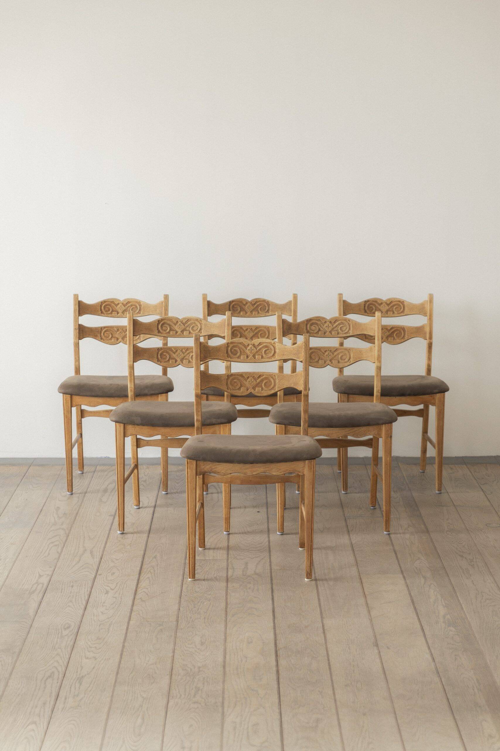 Henning Kjærnulf, chaise de salle à manger en chêne massif (ensemble de six)
