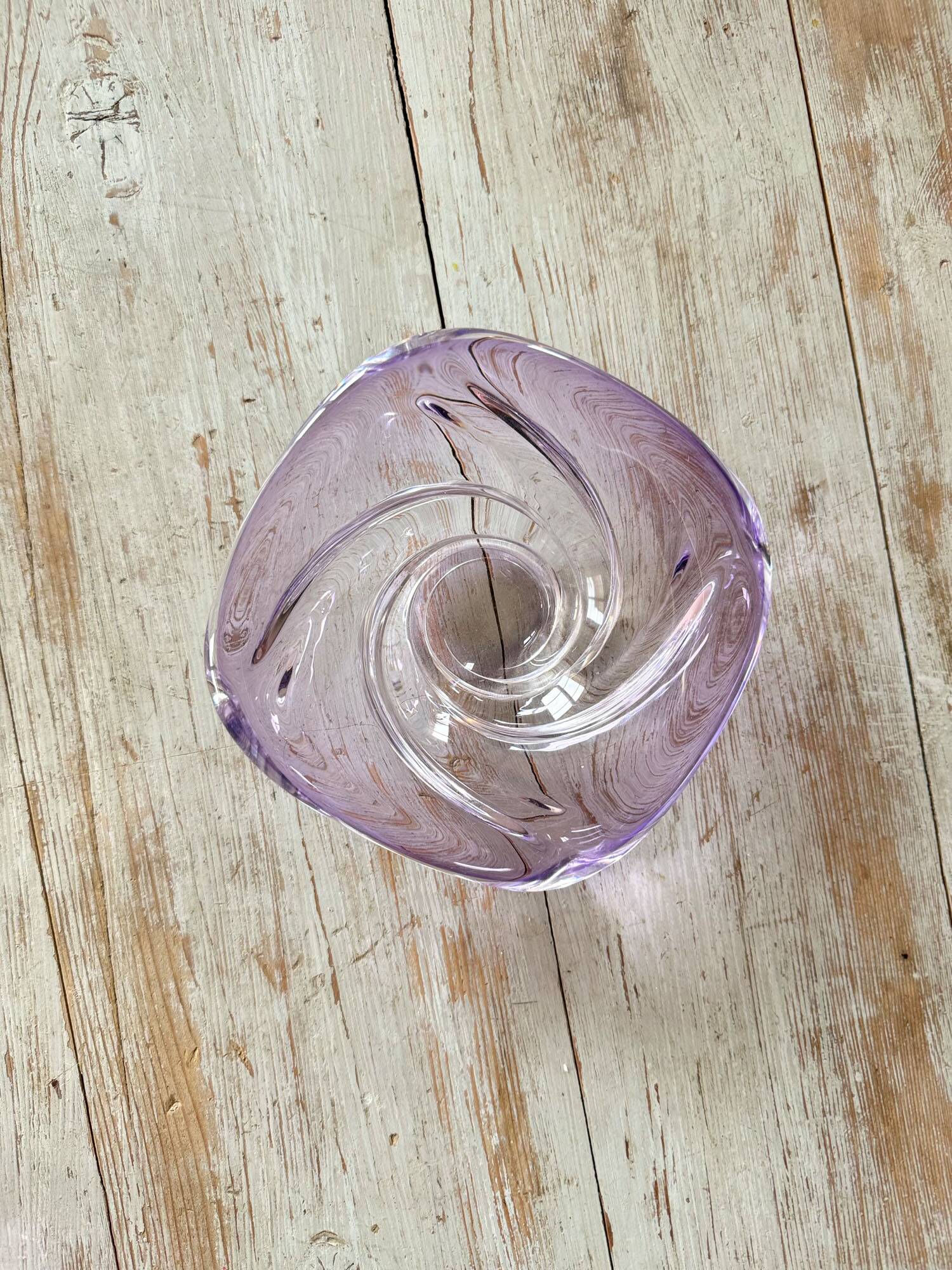 Cendrier en verre violet