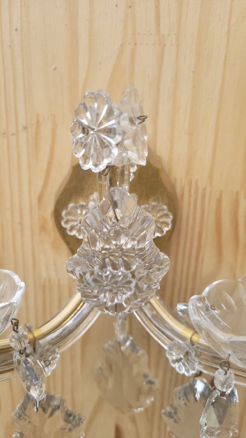 Glass wall lamp and tassels