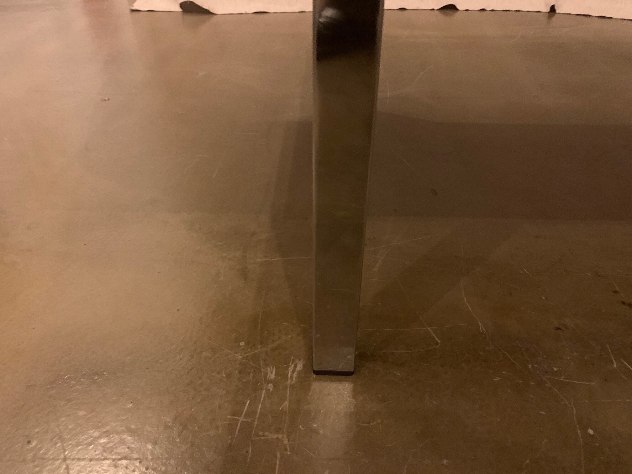 Expandable coffee table