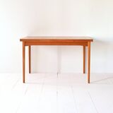 Scandinavian extending table