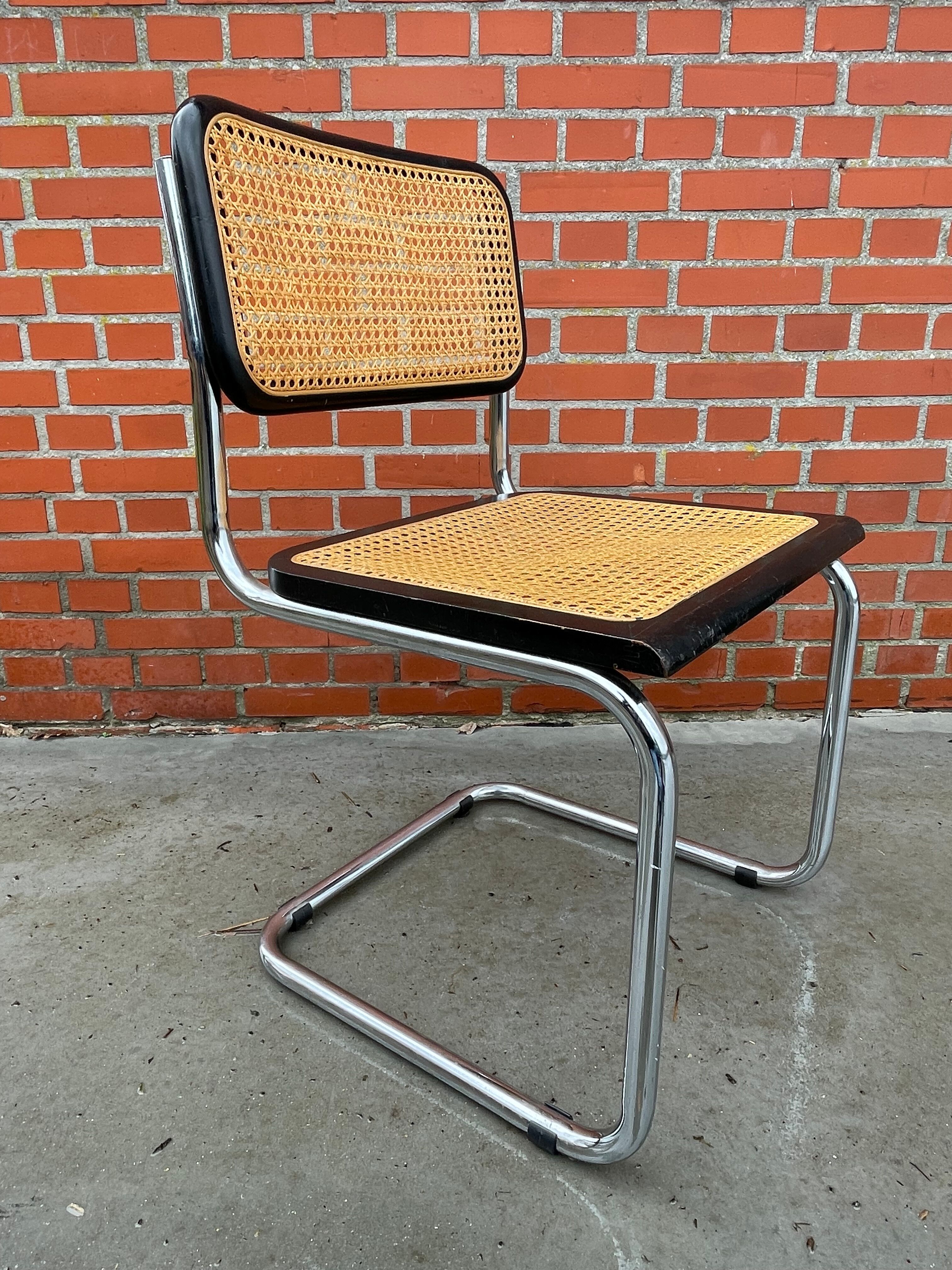 Set of 4 vintage chairs model Cesca B32 in black and chrome