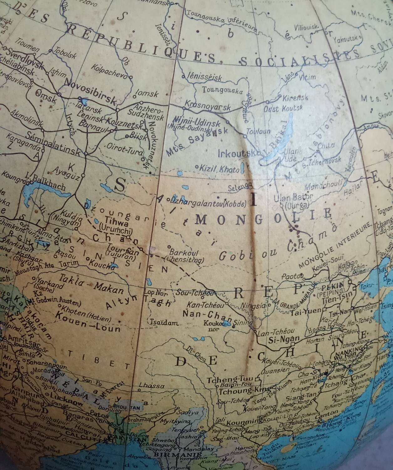 Old terrestrial globe world map Taride metal feet