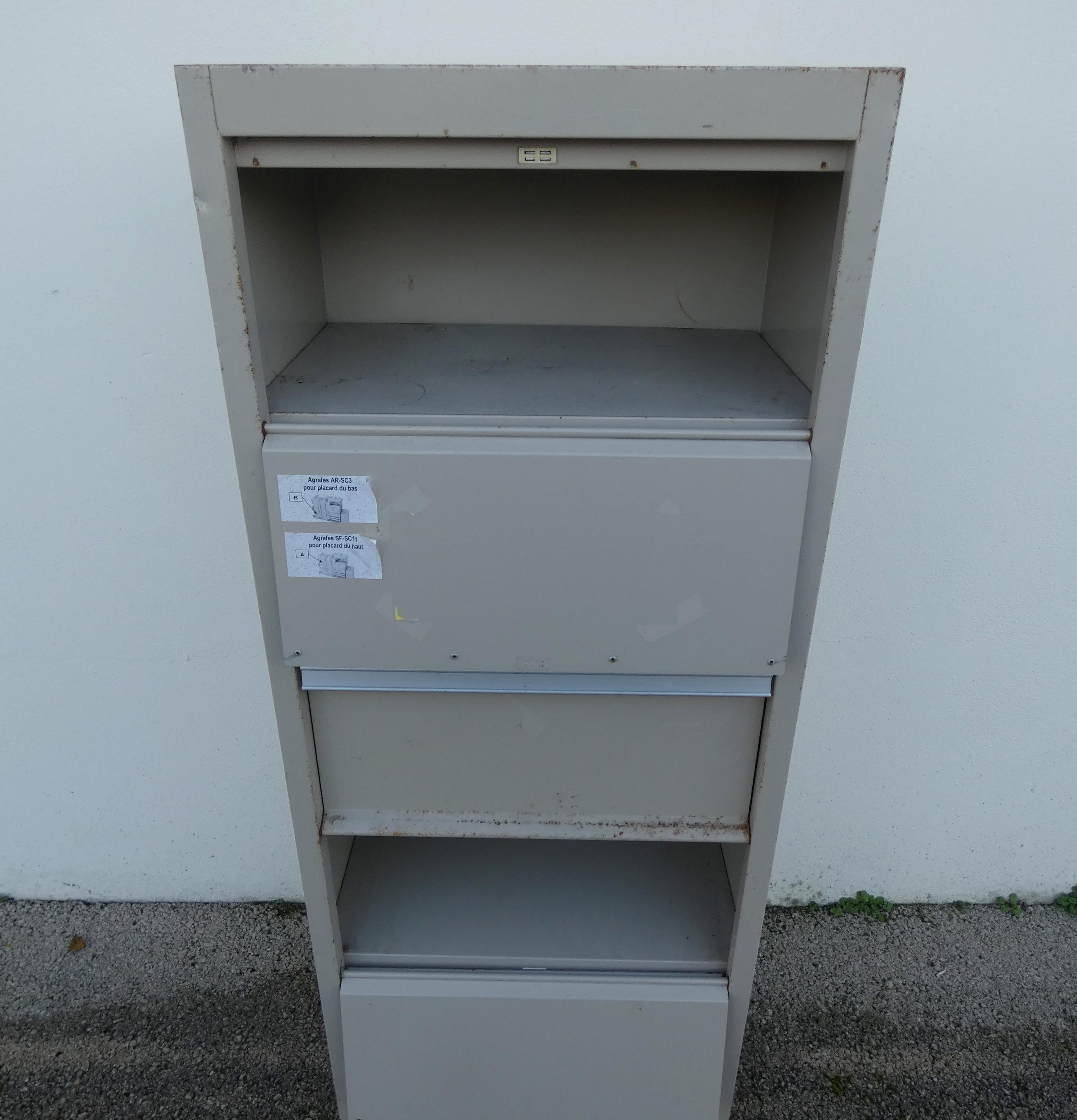 Metal storage locker