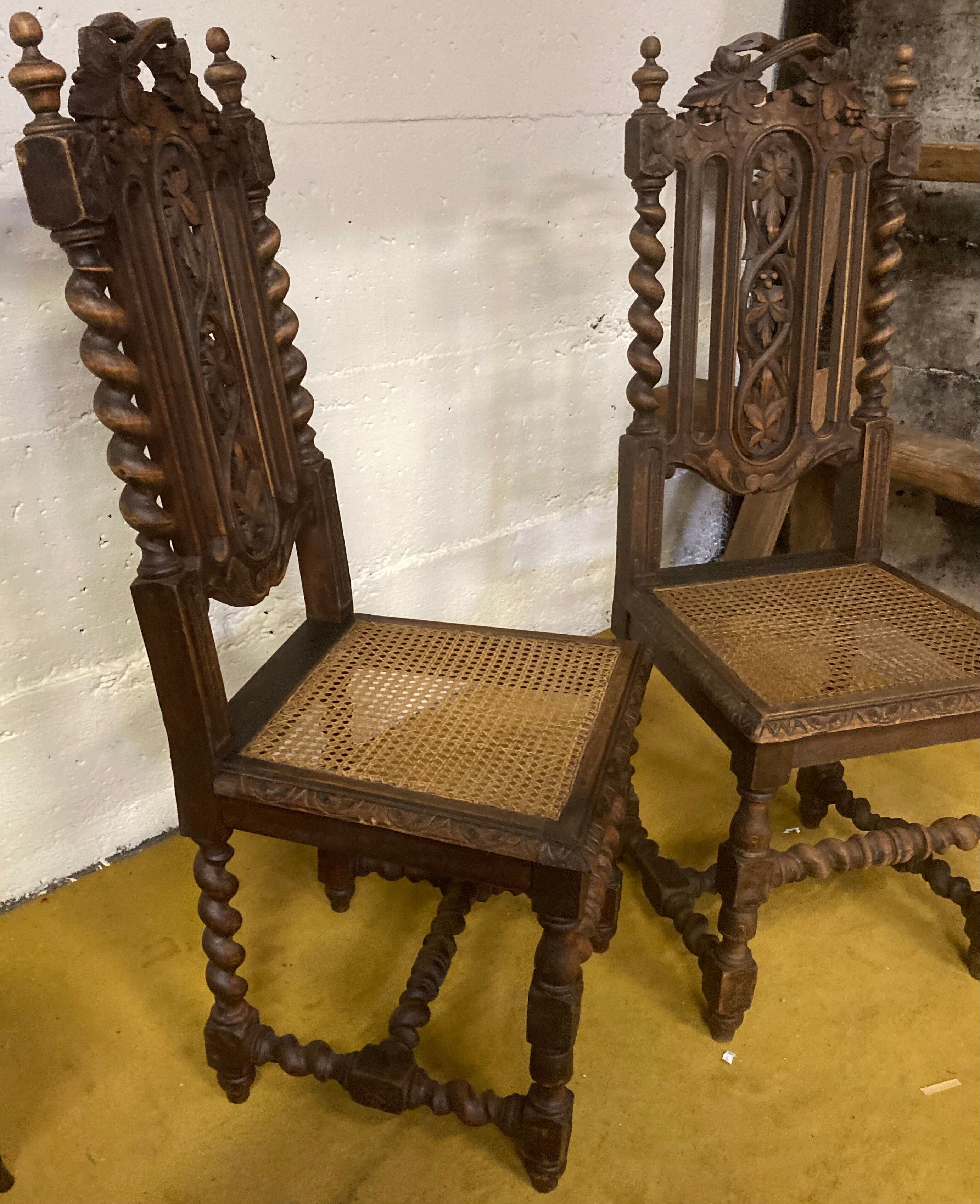 Duo de chaises bois sculpté