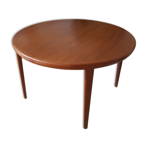 Table scandinave