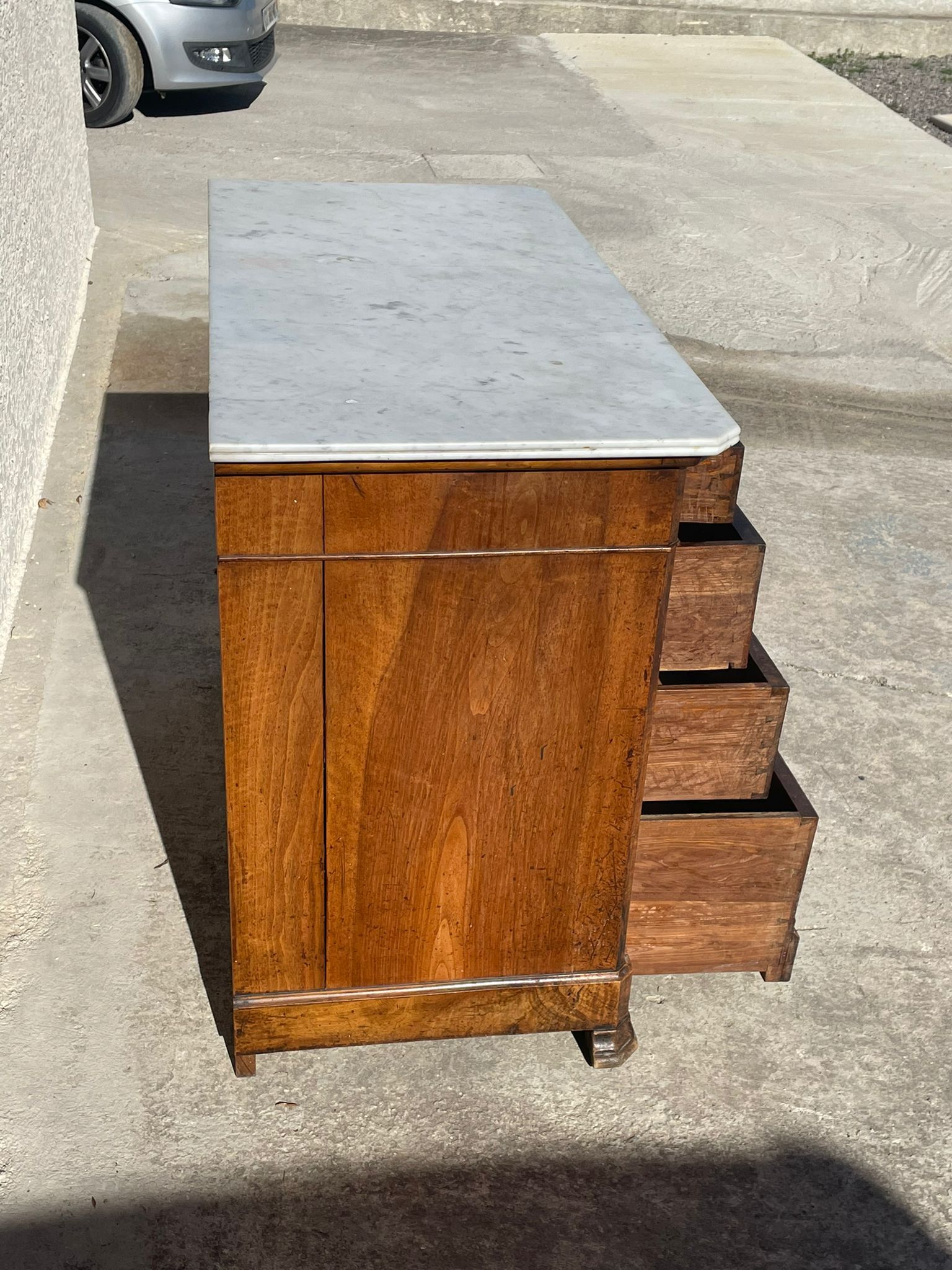 Chest of drawers marble top