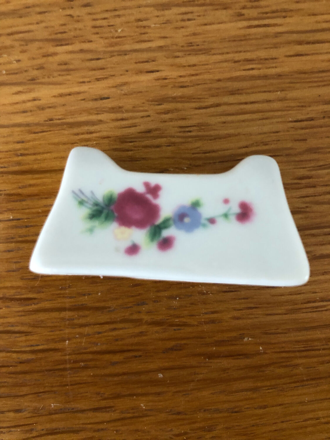 7 portes couteaux vintage en porcelaine décor floral