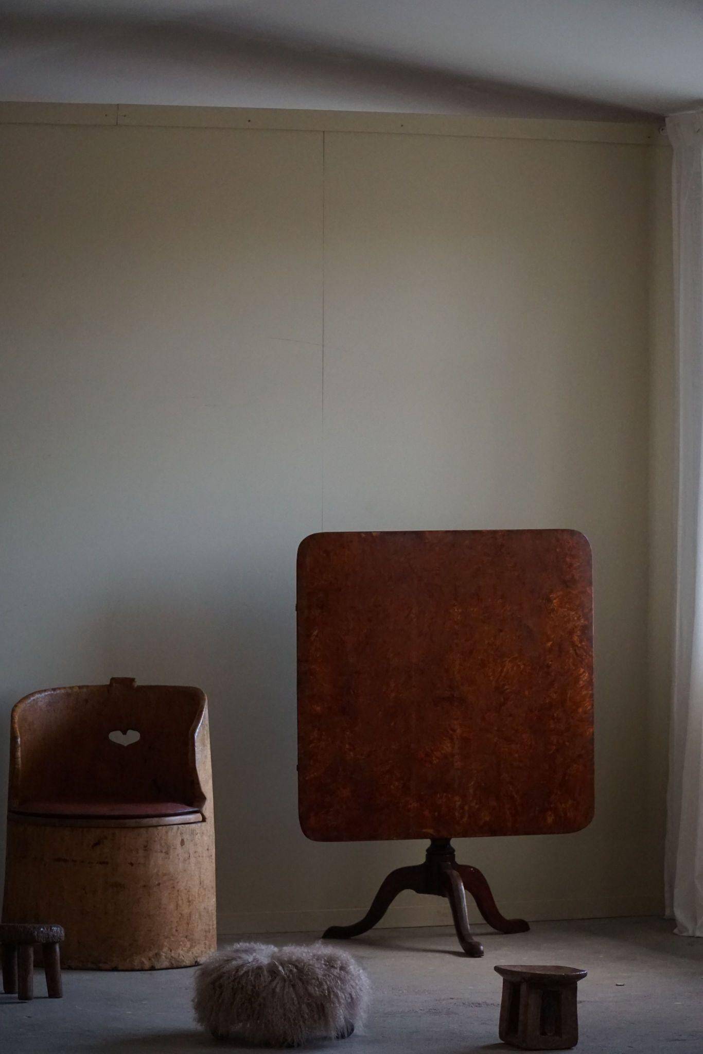 Table pliante carrée antique en loupe, fabriquée à la main en Suède, XIXe siècle