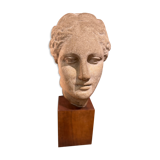 Tête de déesse en pierre