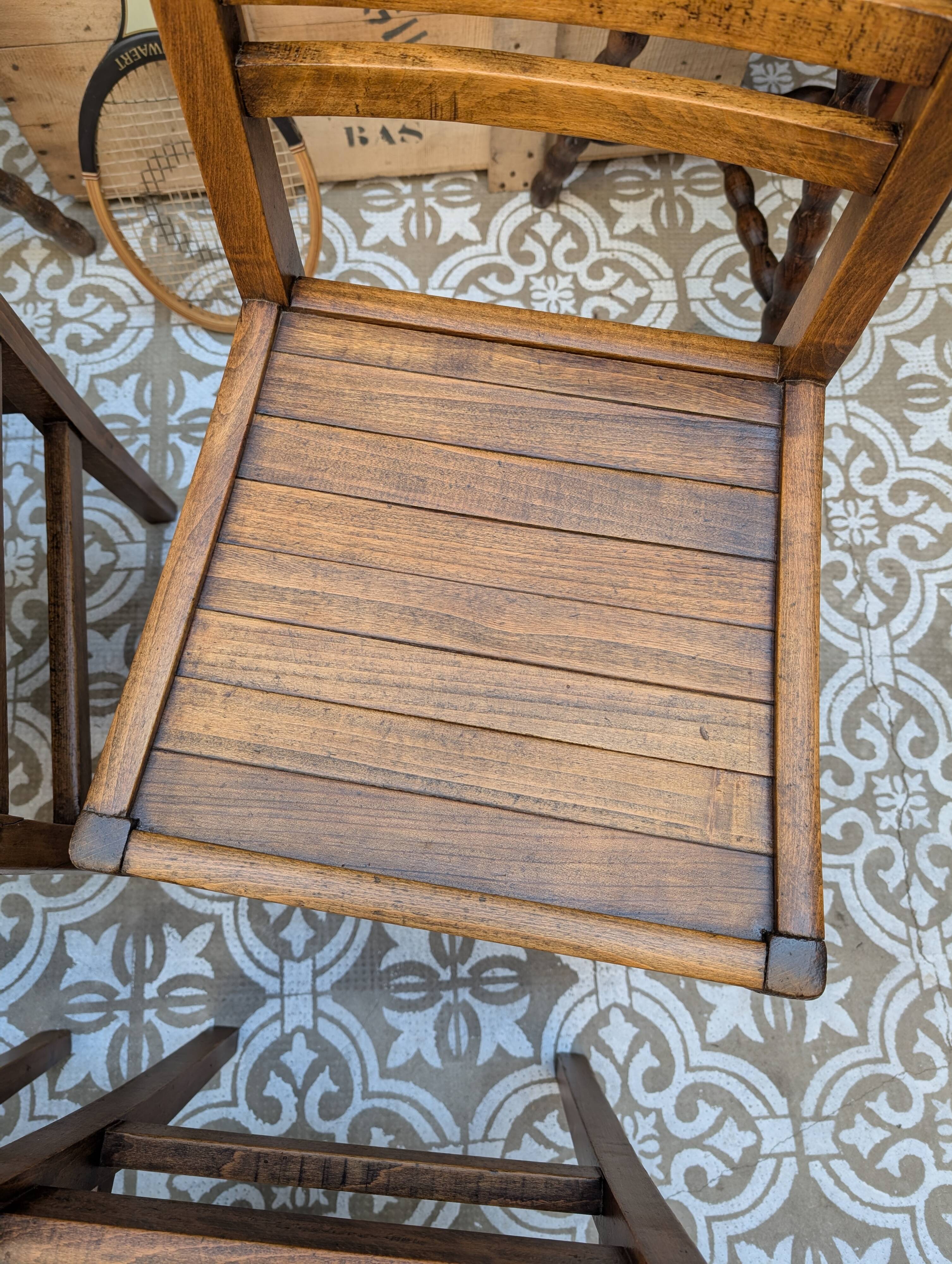 Set of reconstruction chairs