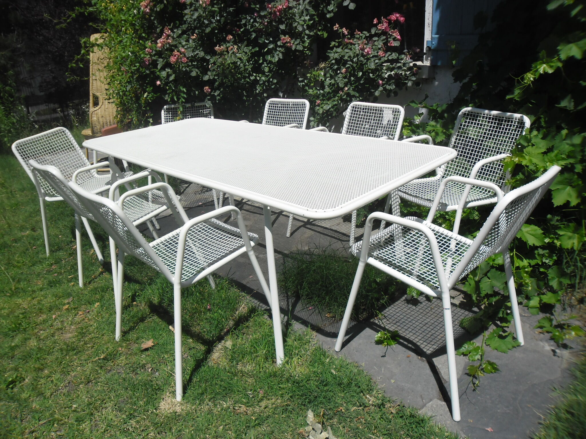 Table and armchair model Rio de Emu