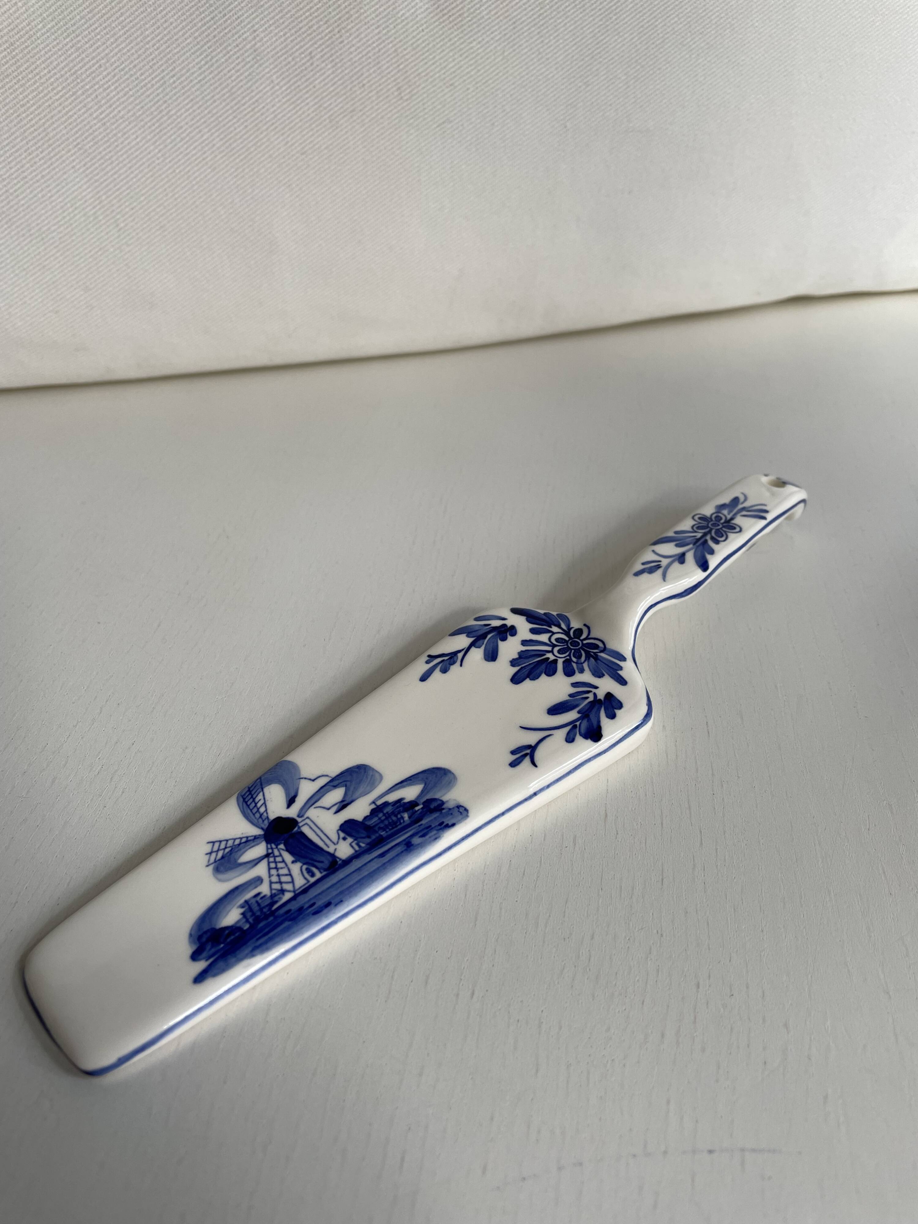 Pelle à tarte peinte à la main de Delft vintage