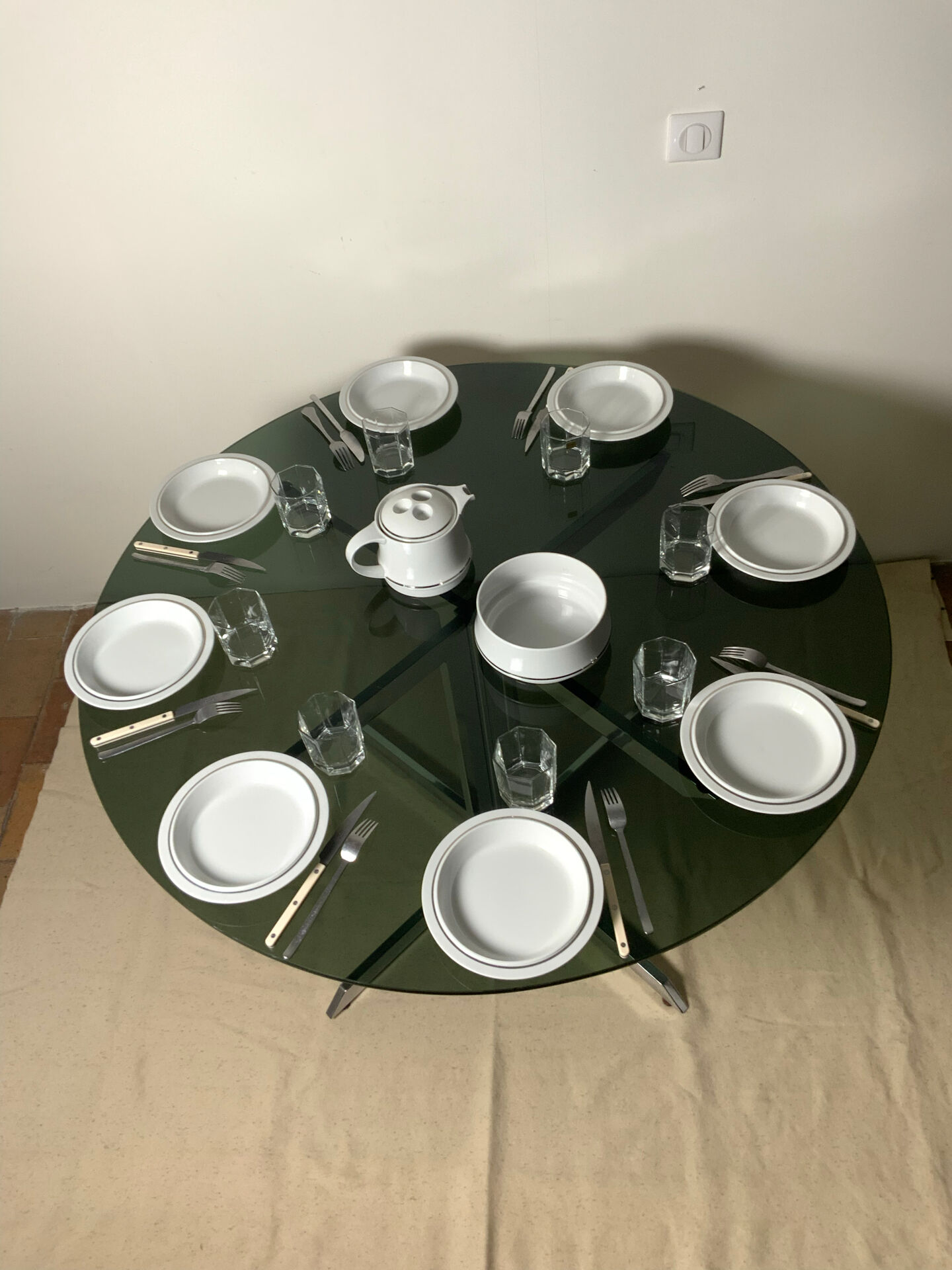 Glass dining table 70.