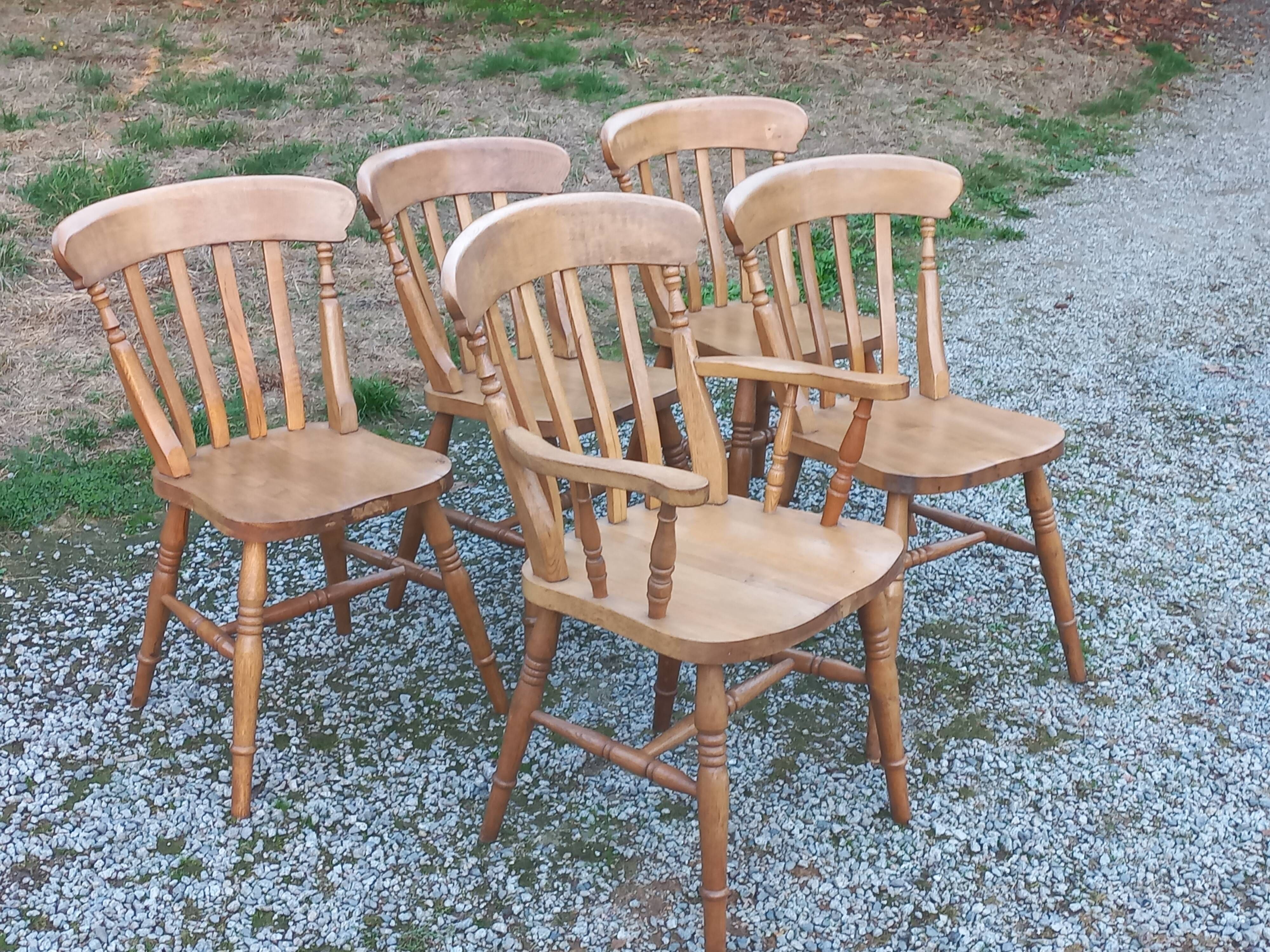 Set de 4 chaises et 1 fauteuil style montagne en chêne