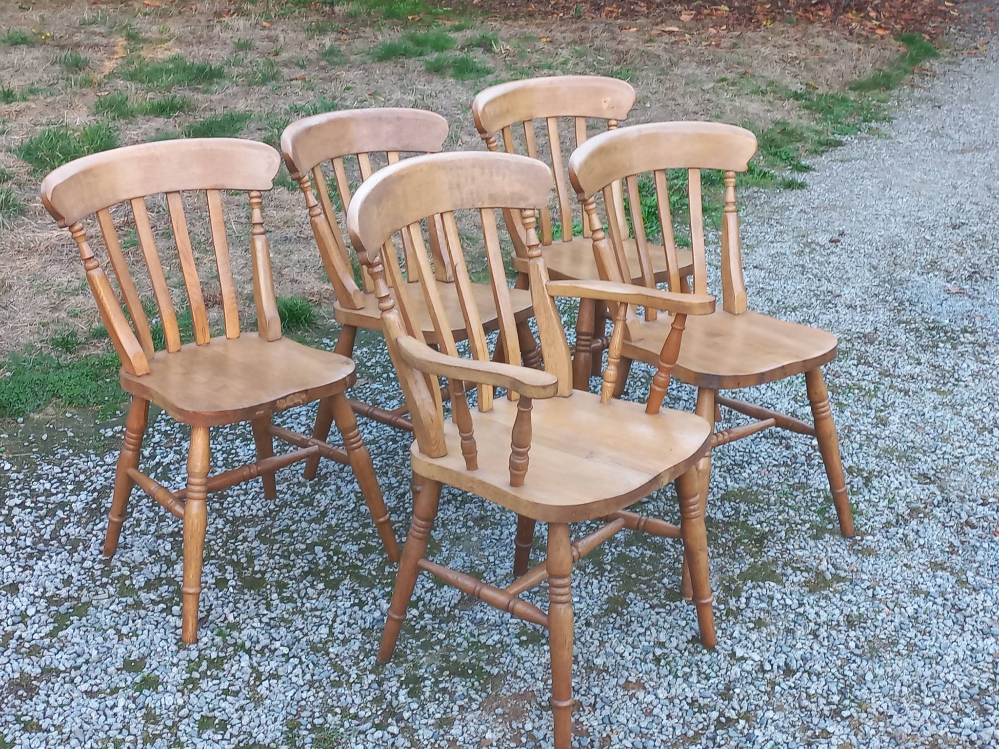 Set of 4 chairs and 1 armchair in mountain style made of oak.