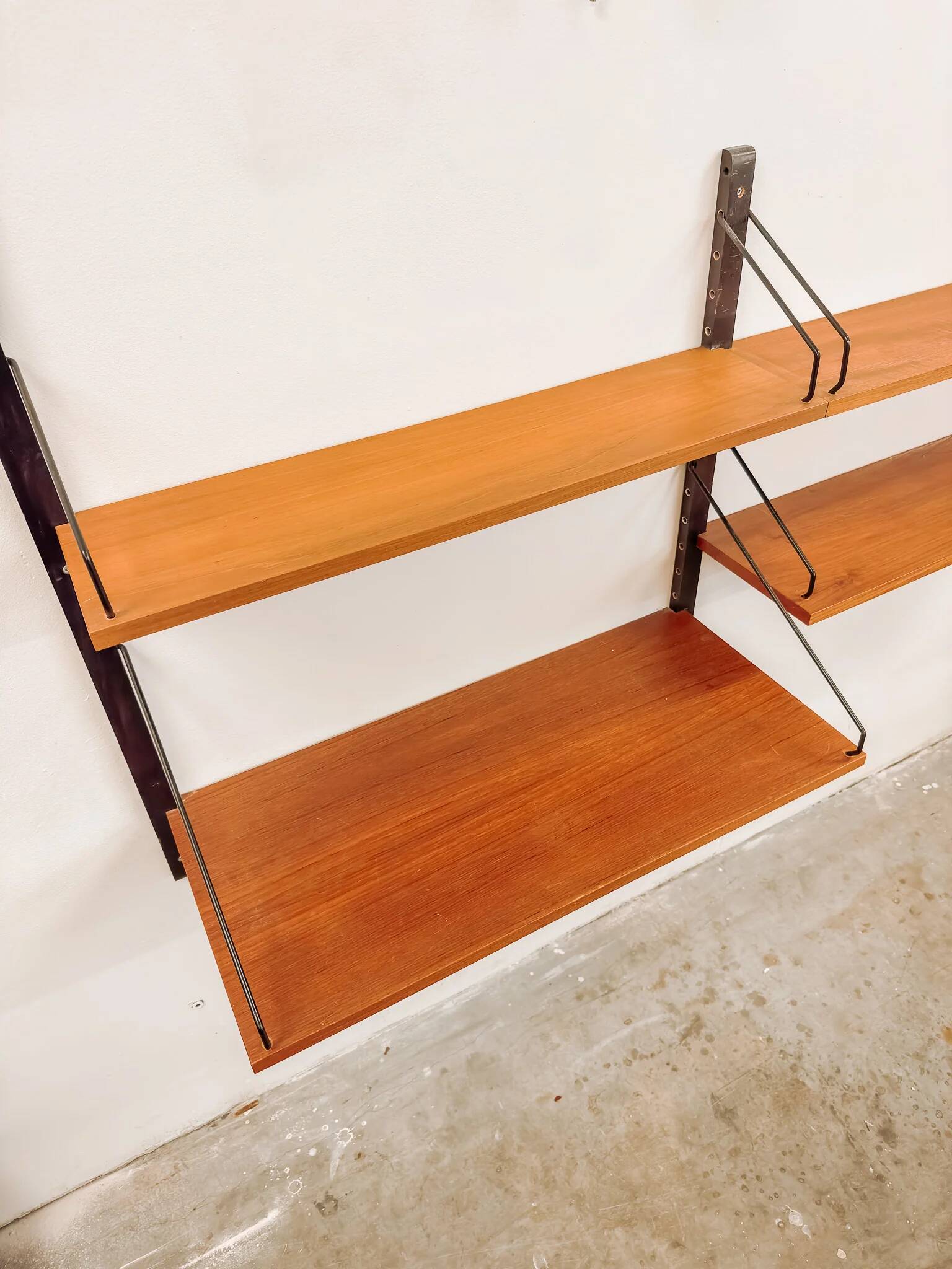 Meuble mural modulaire Royal System avec bureau de Poul Cadovius