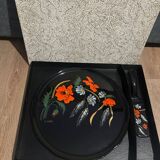 Dish with pie server