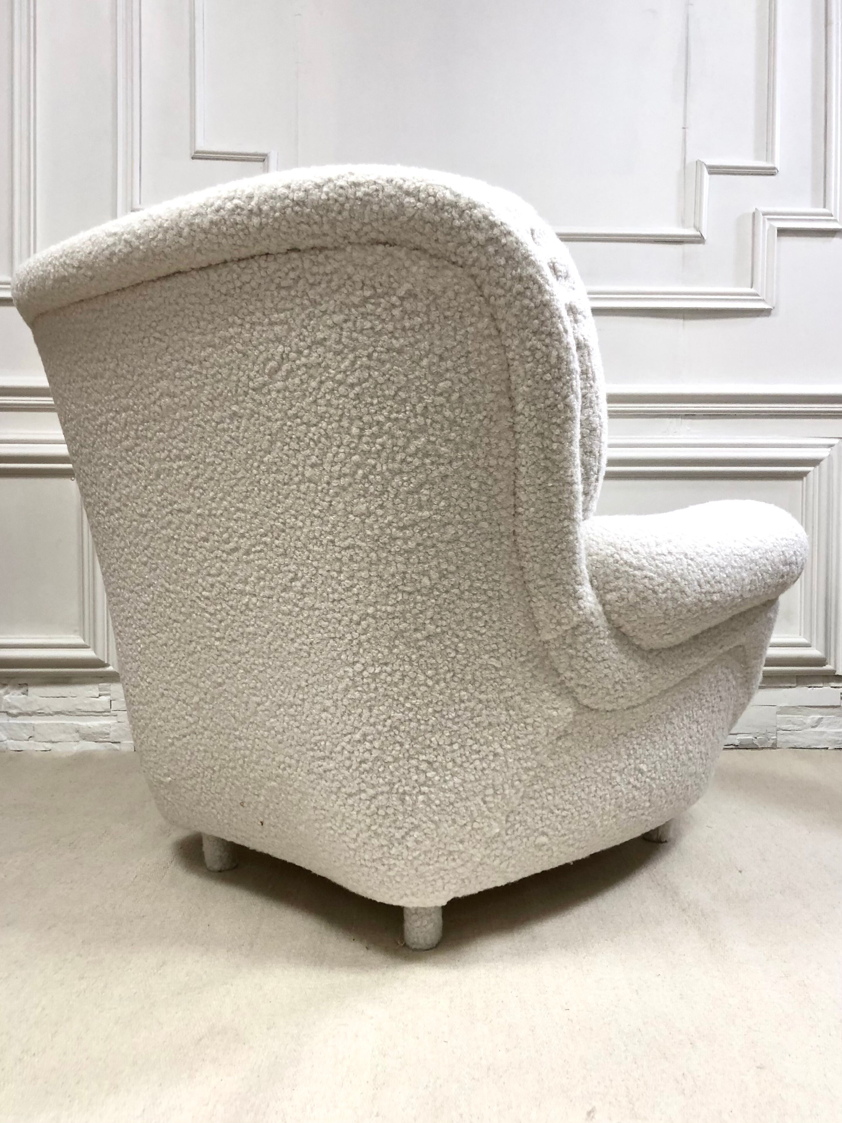 Vintage 80s shell armchair in curly wool