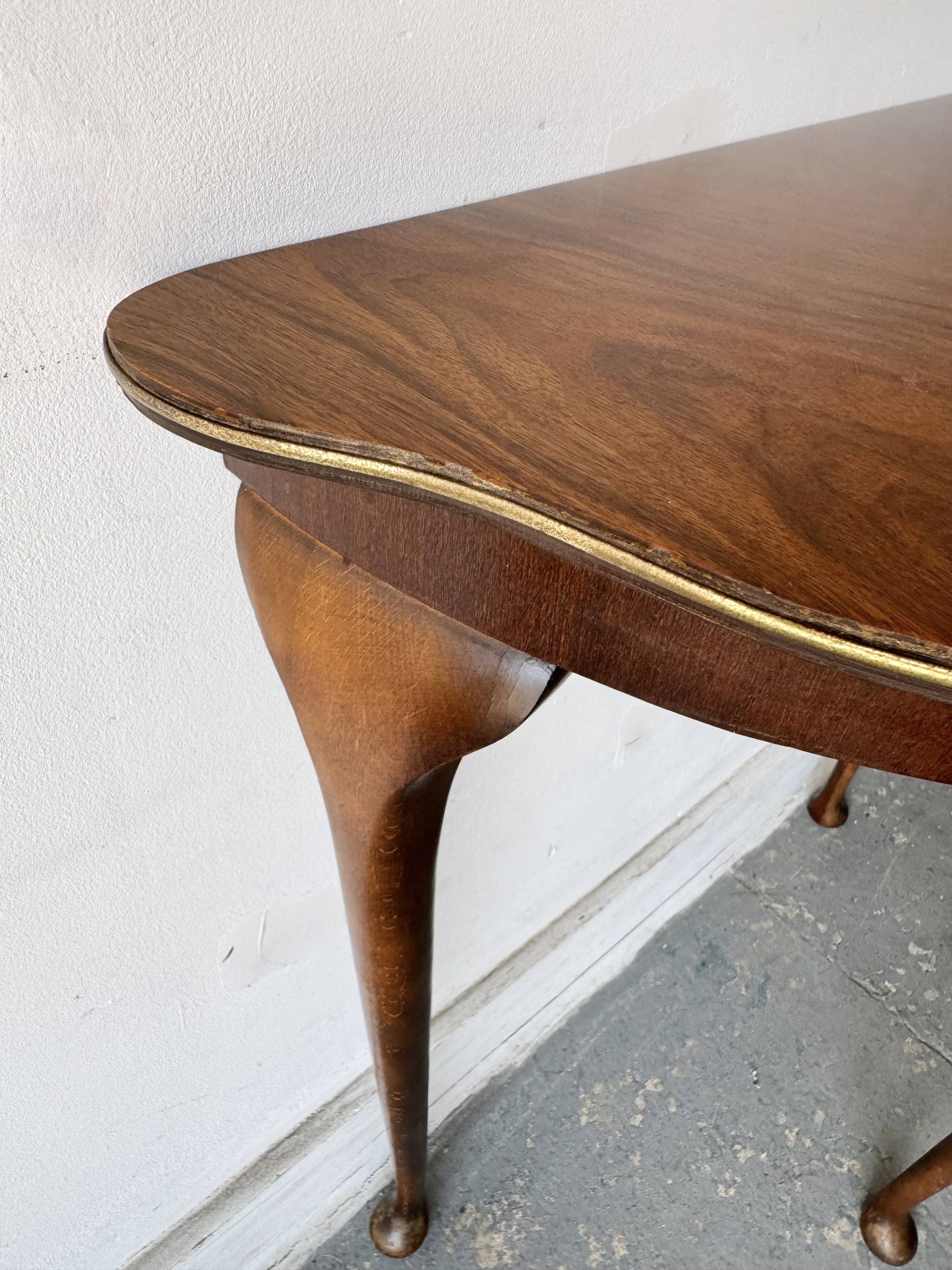Table d'appoint demi-lune vintage avec garniture en laiton