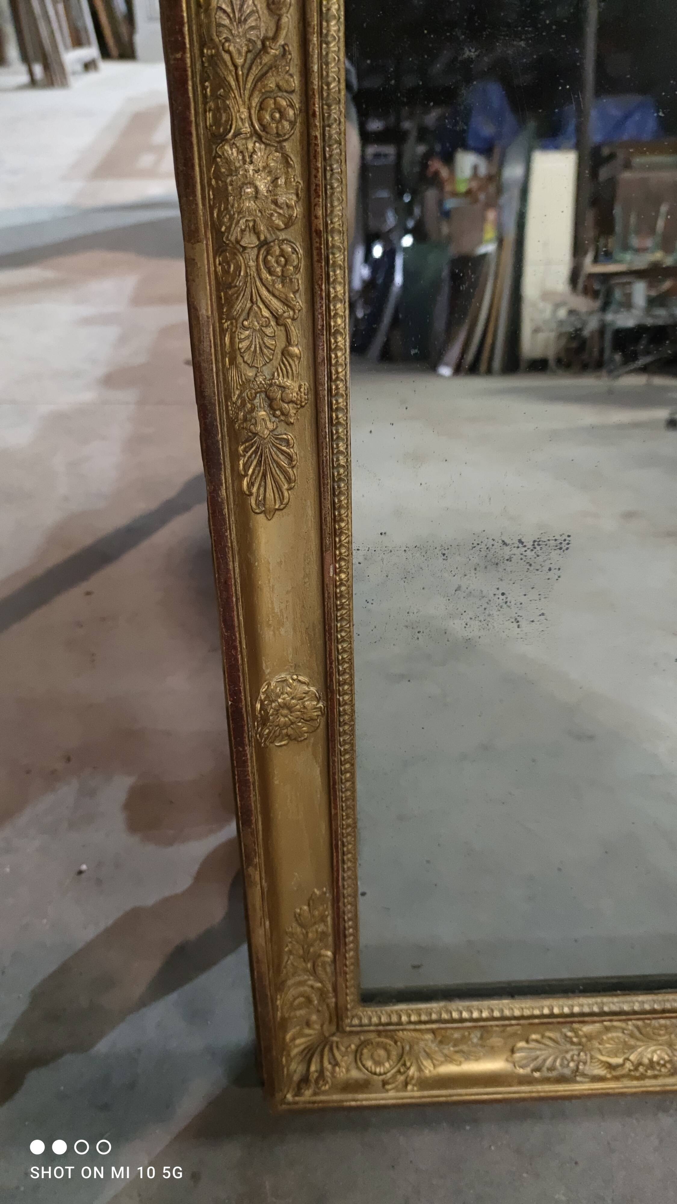 Restoration period gilt mirror in wood and stucco, 119x63 cm