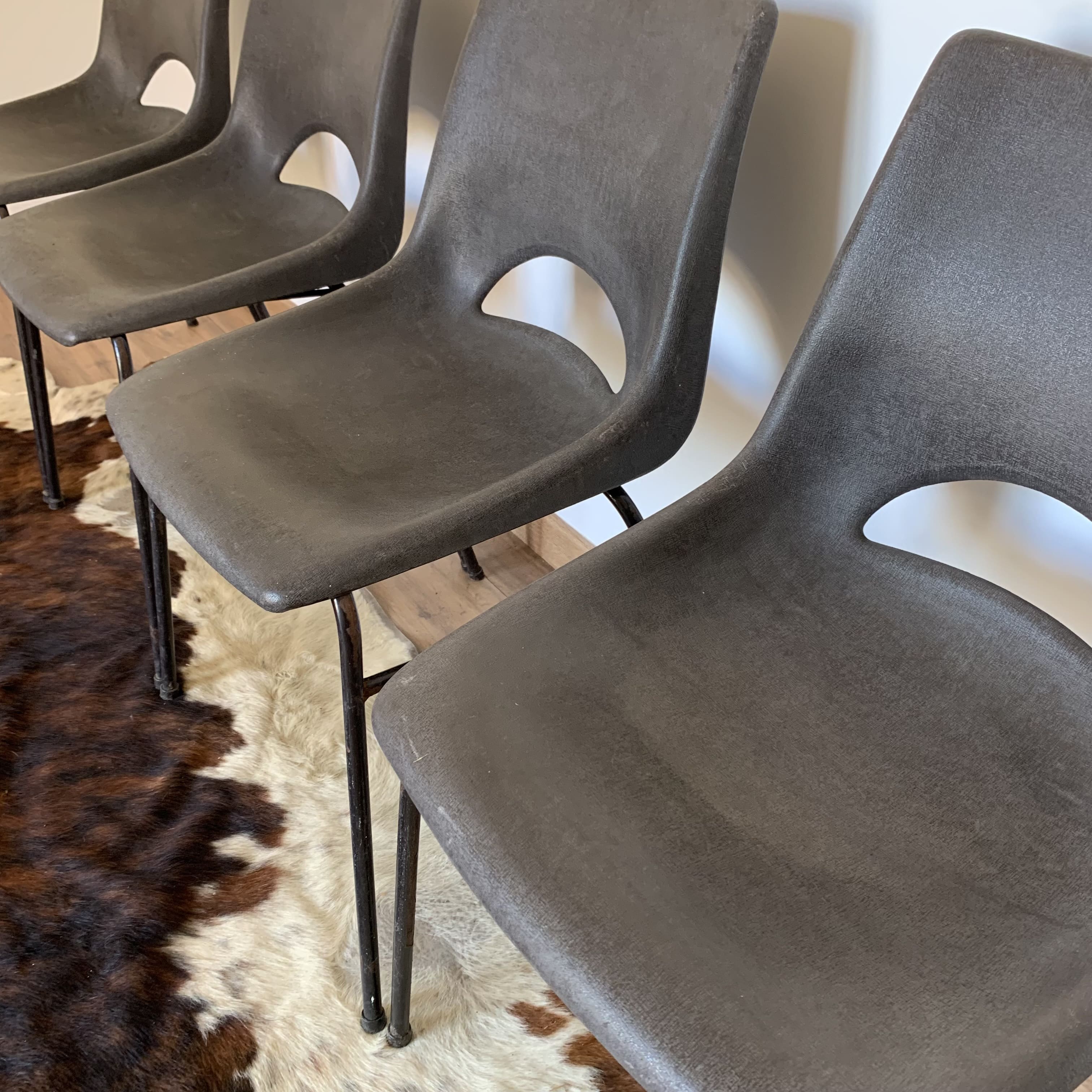 Lot de 4 chaises coque plastique marque Sitting