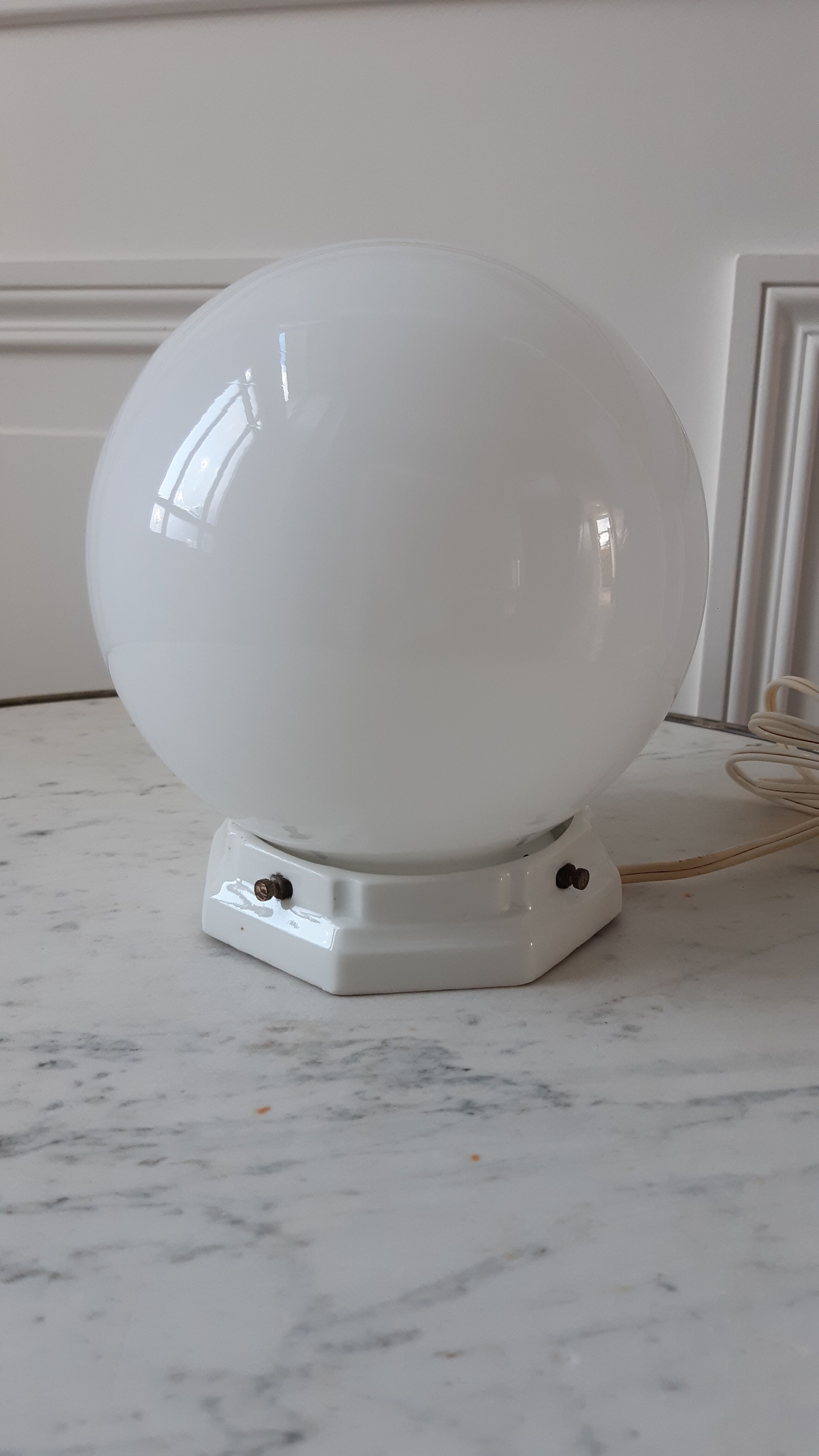Table lamp ball in opaline and foot porcelain art deco