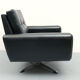 Chaise en cuir pivotant des années 1960 en noir