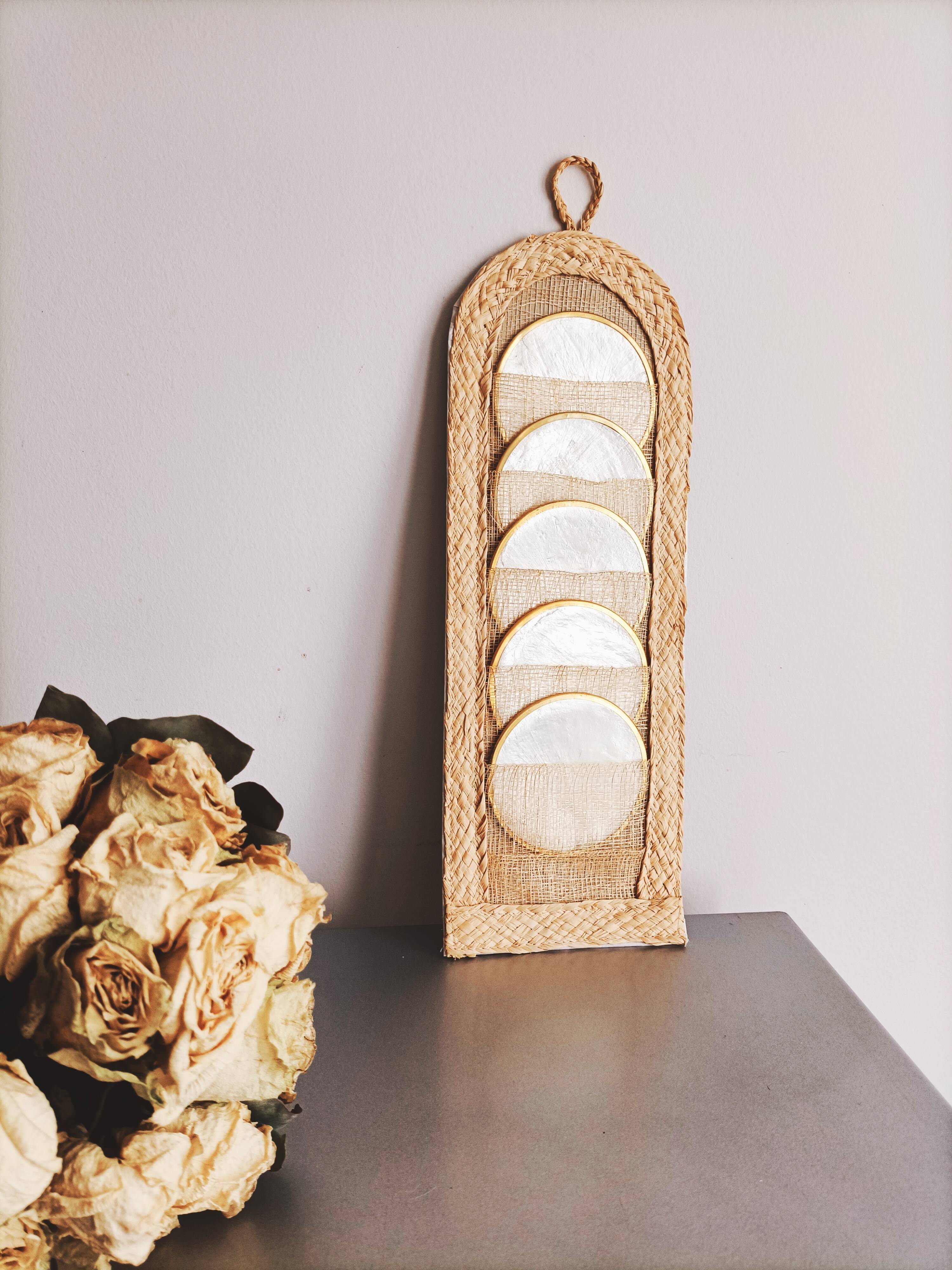 Mother-of-pearl coaster its support