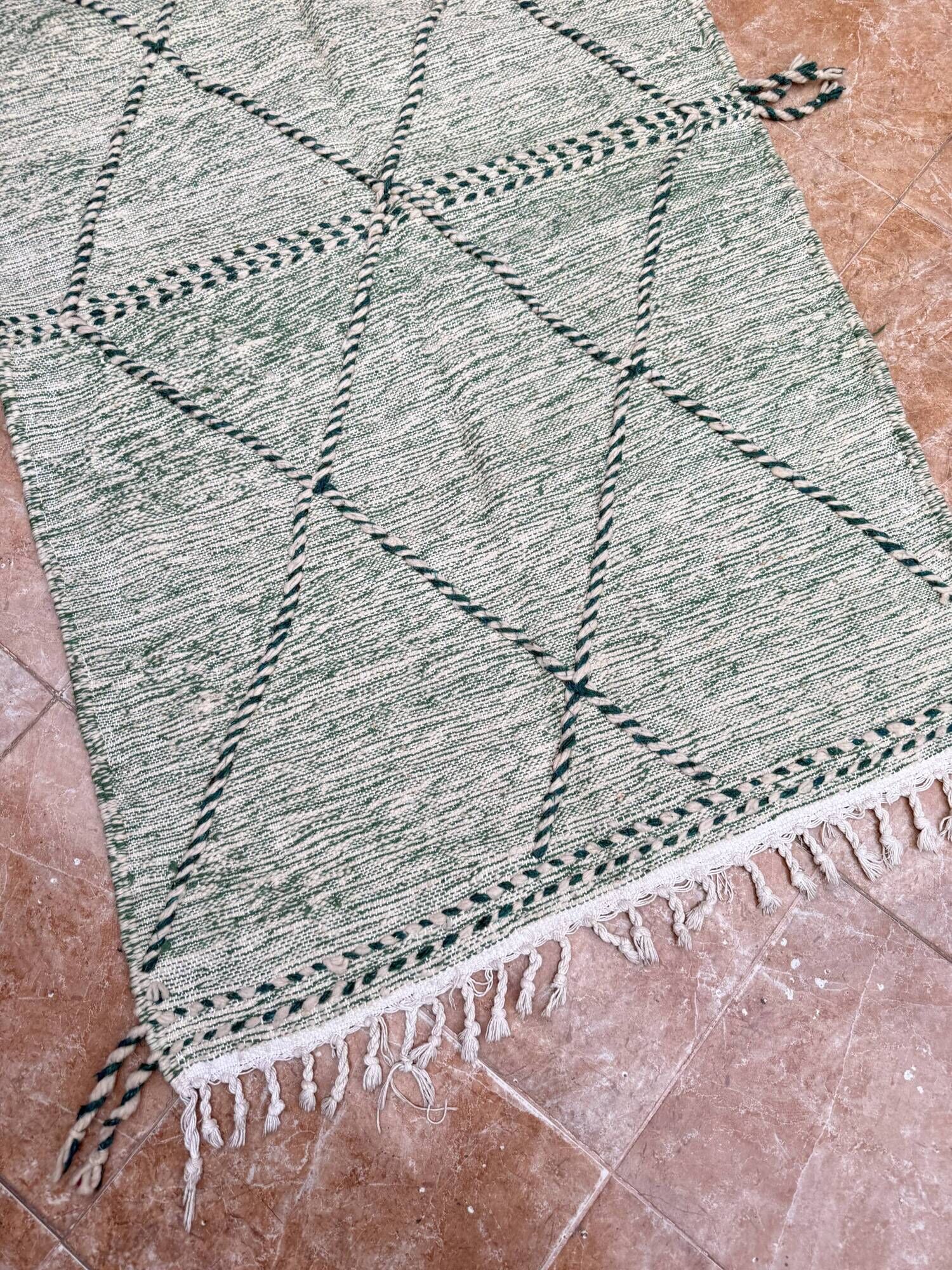 Small Moroccan Berber rug (Zanafi kilim) for bedroom and living room.