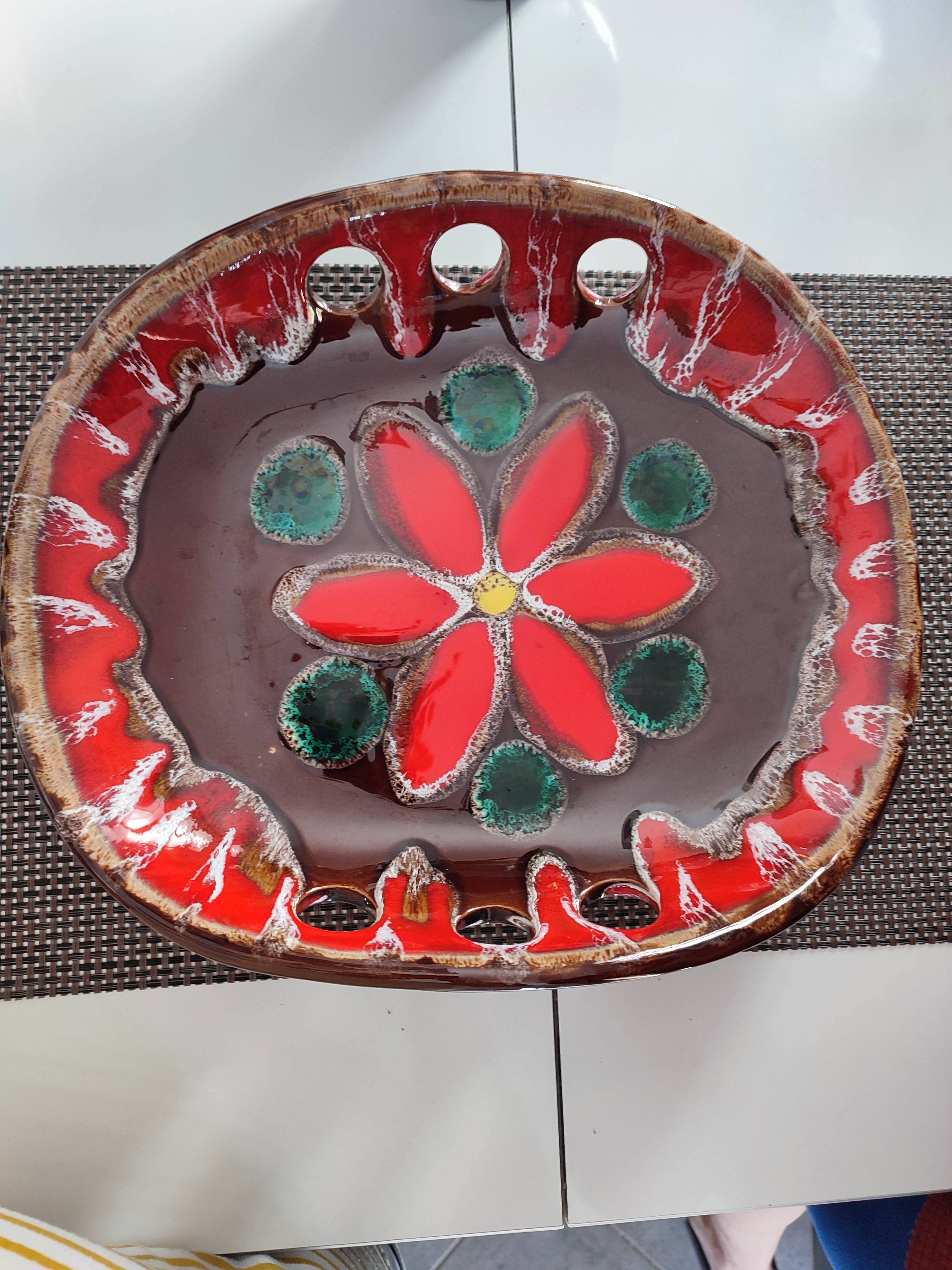 Magnificent decorative plate or fruit bowl signed Vallauris vintage.