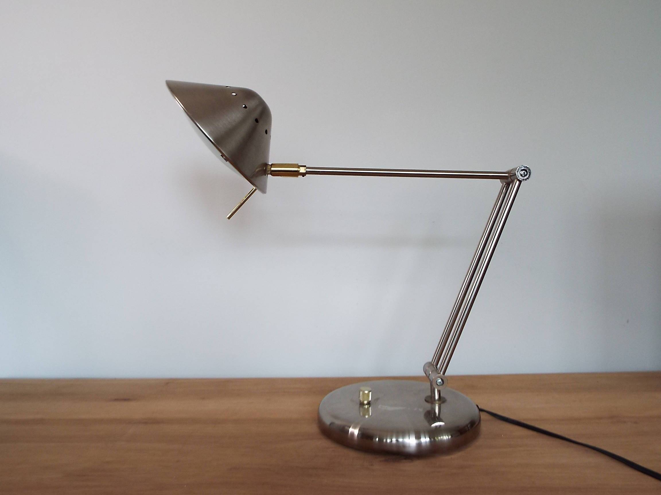 Tensor articulated desk lamp