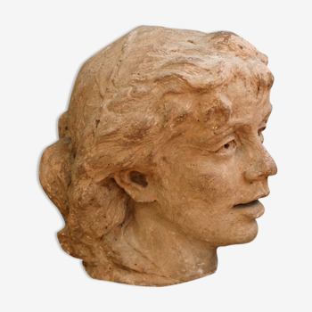 Tête de femme, pierre reconstituée