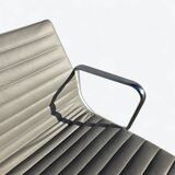 Light Grey Herman Miller Original Eames EA335 Desk Aluminium Chair