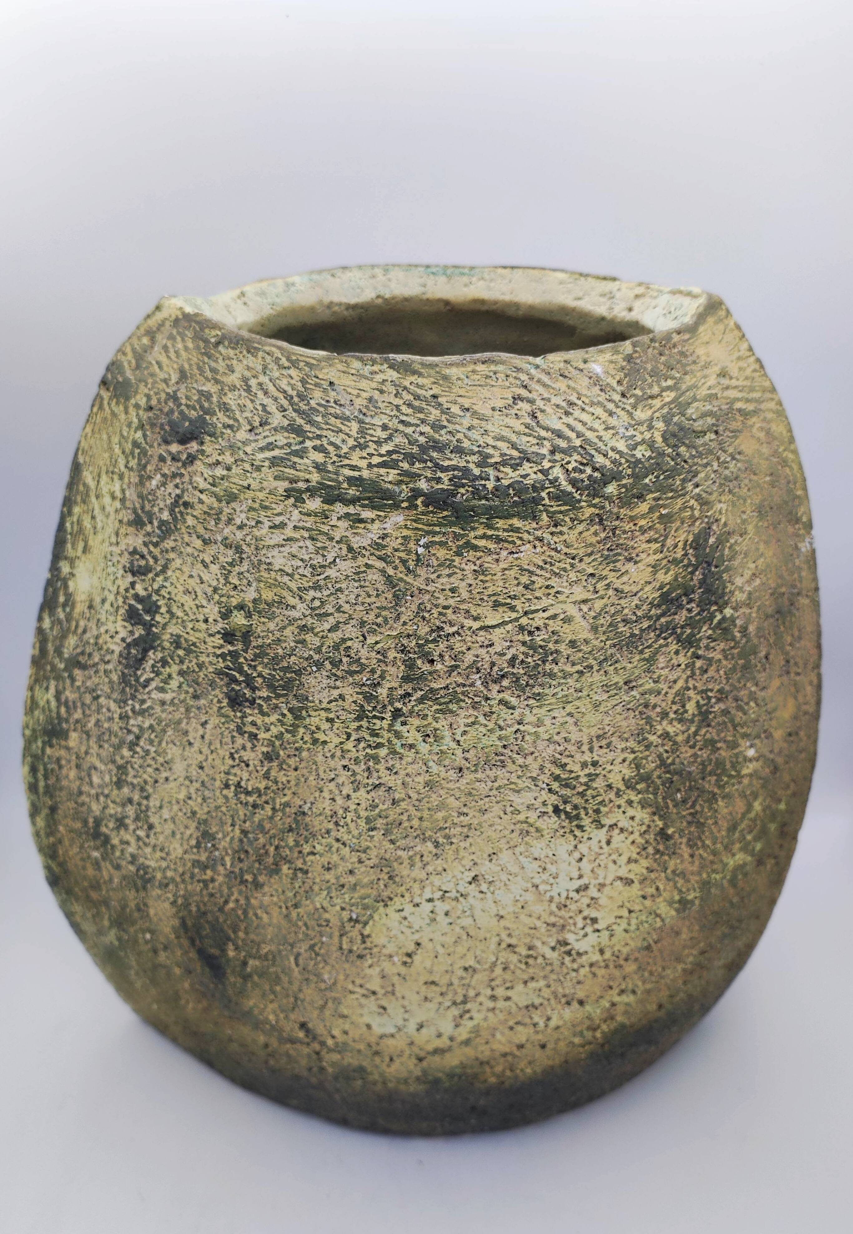 Vase en grès forme amande