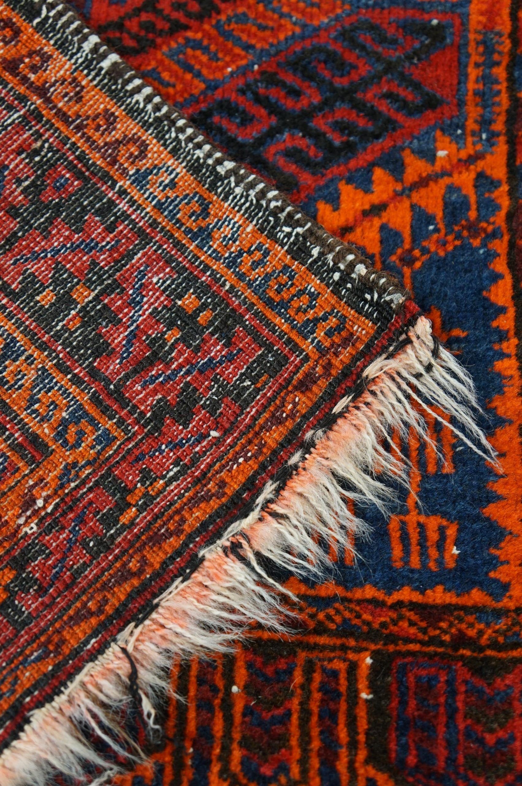 Colorful hand-knotted oriental rug 145x86cm