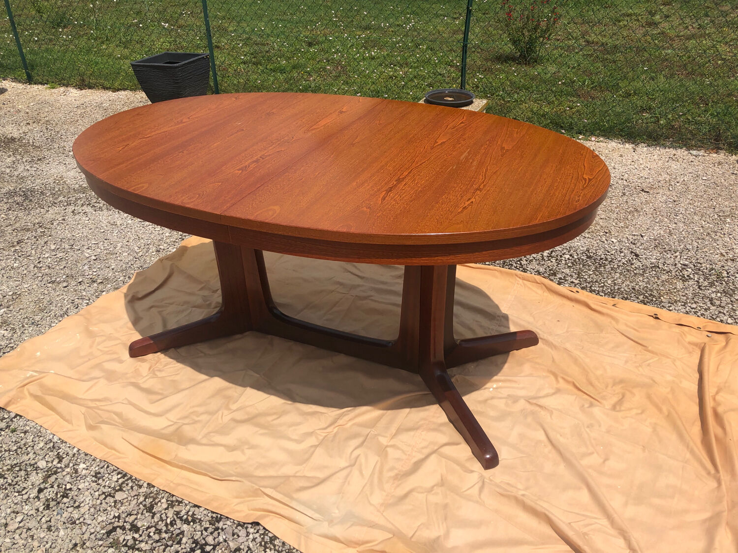 Table and chairs set