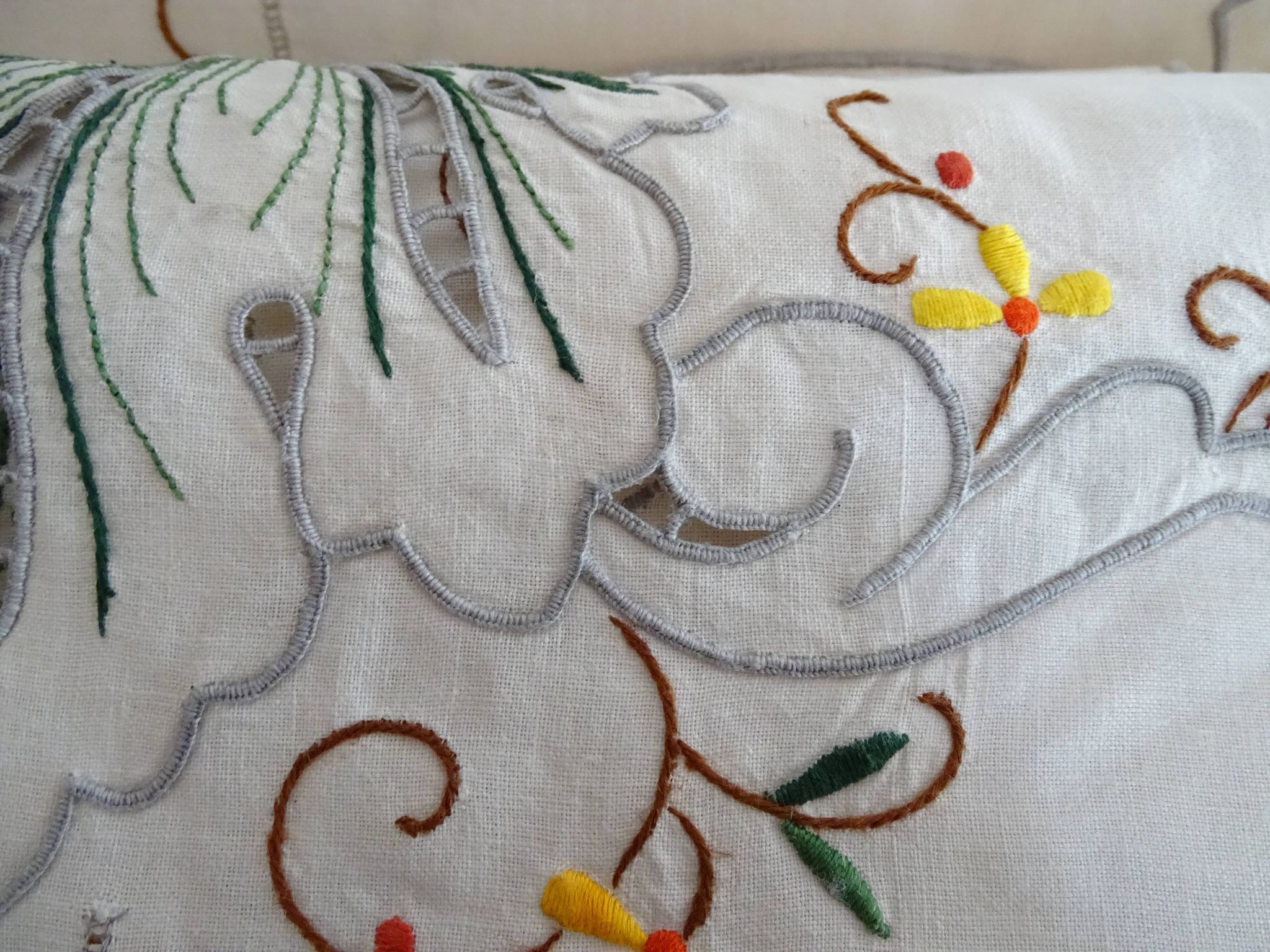 Tablecloth and 12 linen towels embroidery fine colorful flowers 255 x 170 - Old
