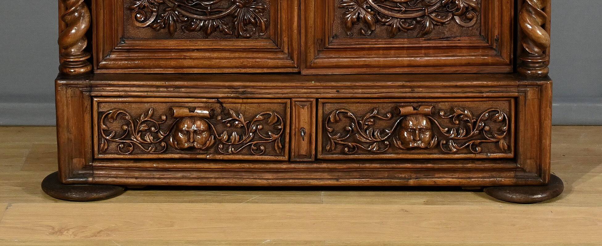 Oratory in solid walnut, Neo-Gothic Renaissance style – Late 19th century