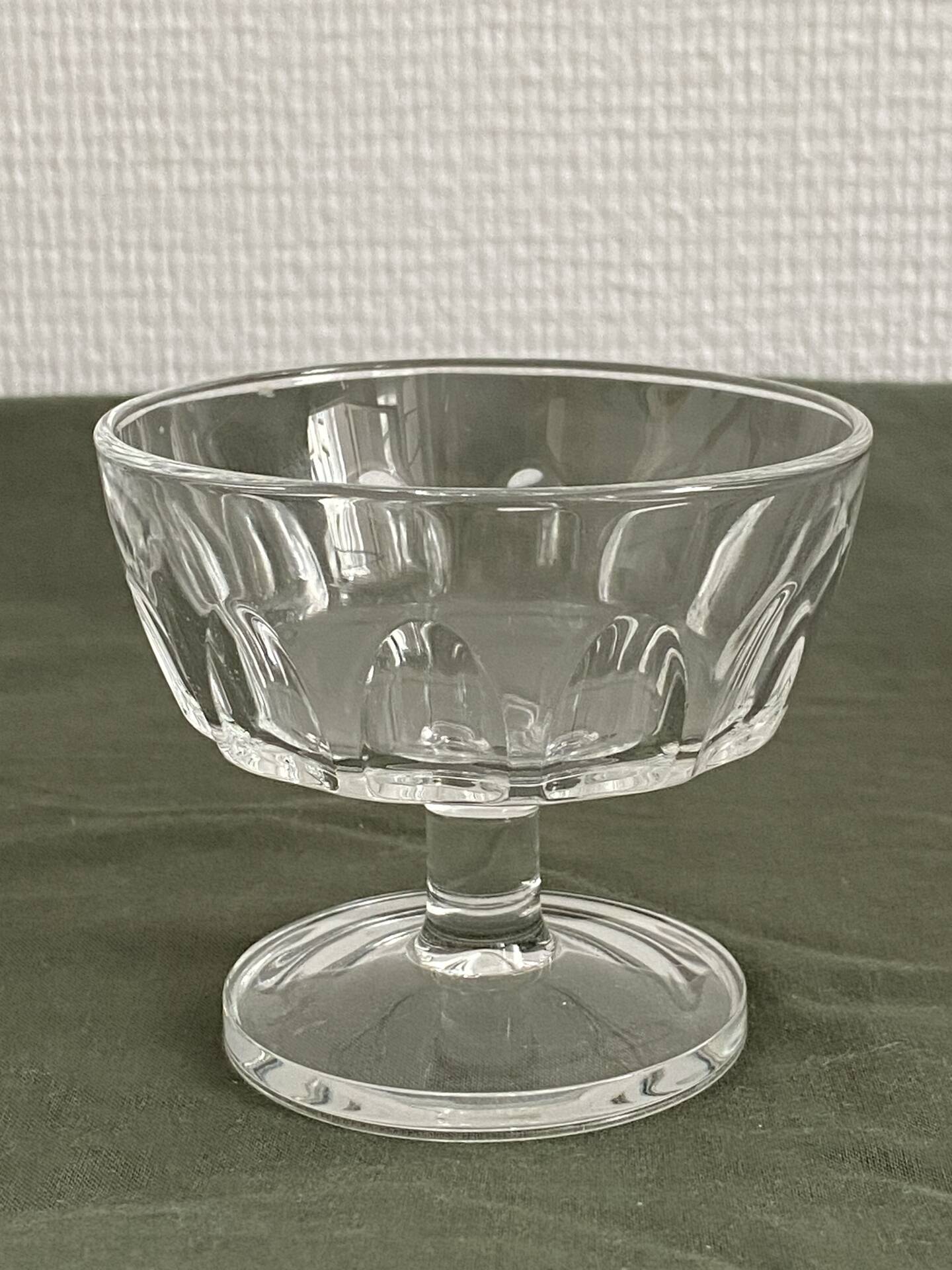 Set of 4 glass ice cream bowls