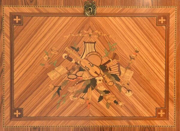 Secrétaire de style Transition en marqueterie
