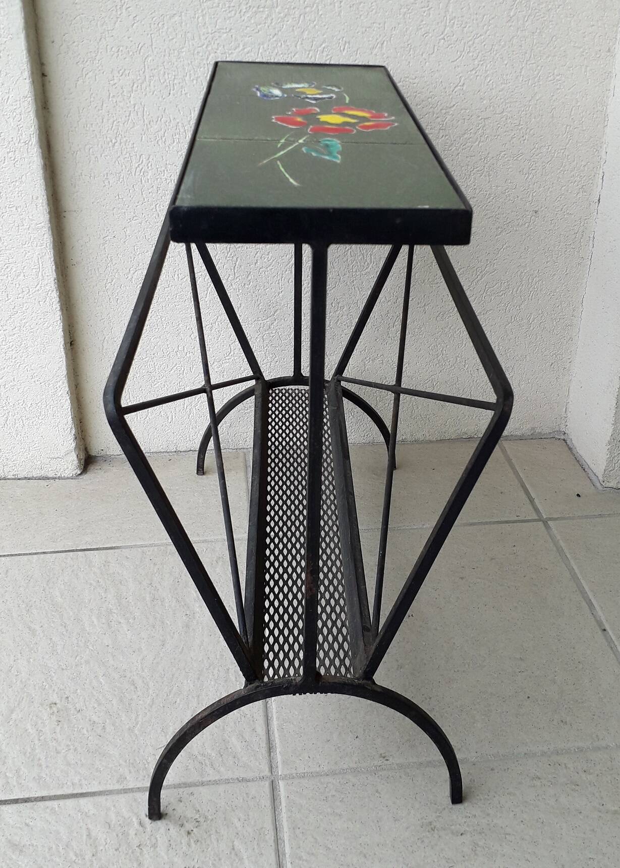 Iron side table with magazine rack