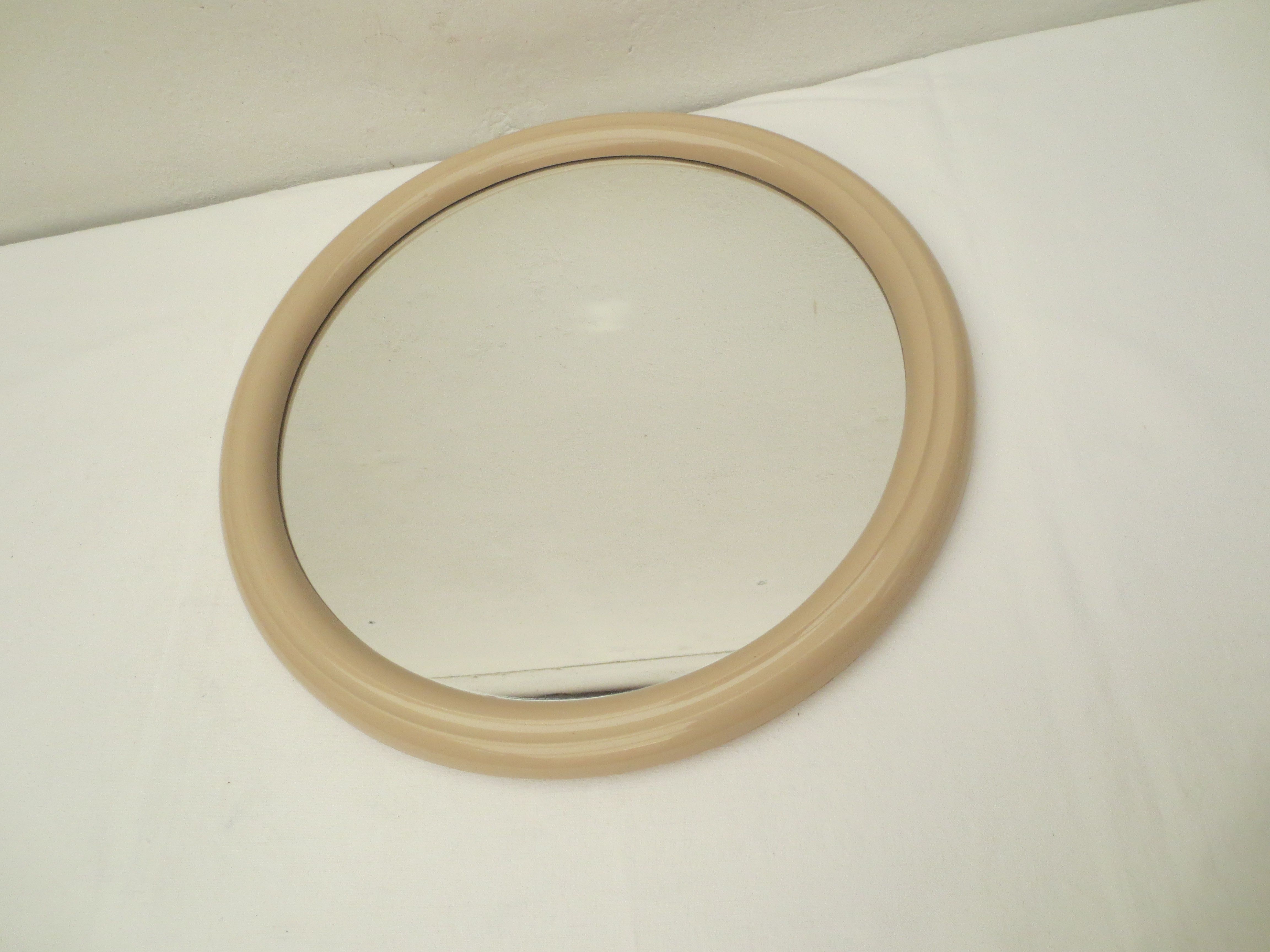 Circular mirror of the 70s