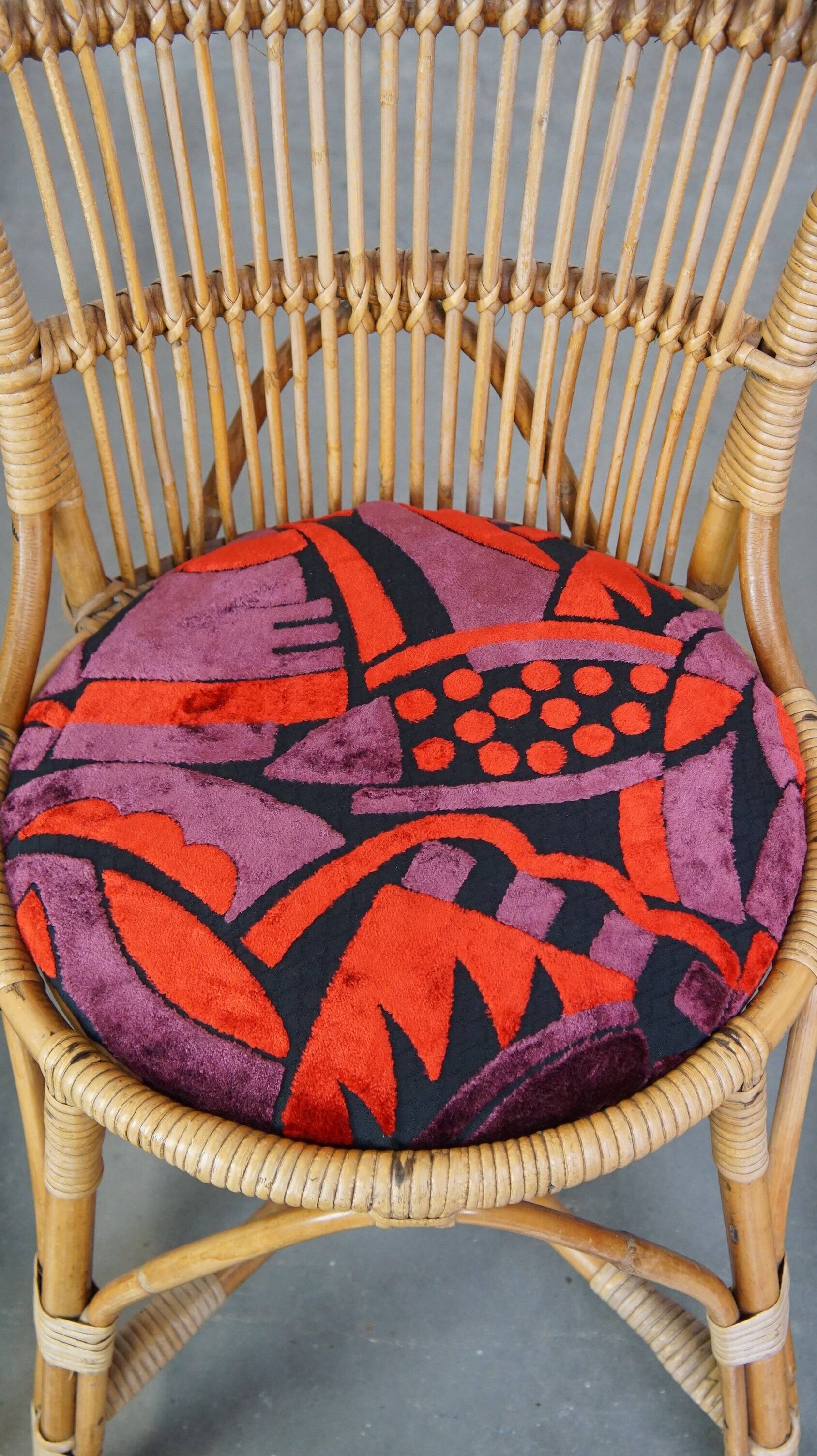 Set of 4 subtle and charming vintage 60s rattan boho chairs with colorful upholstered seats