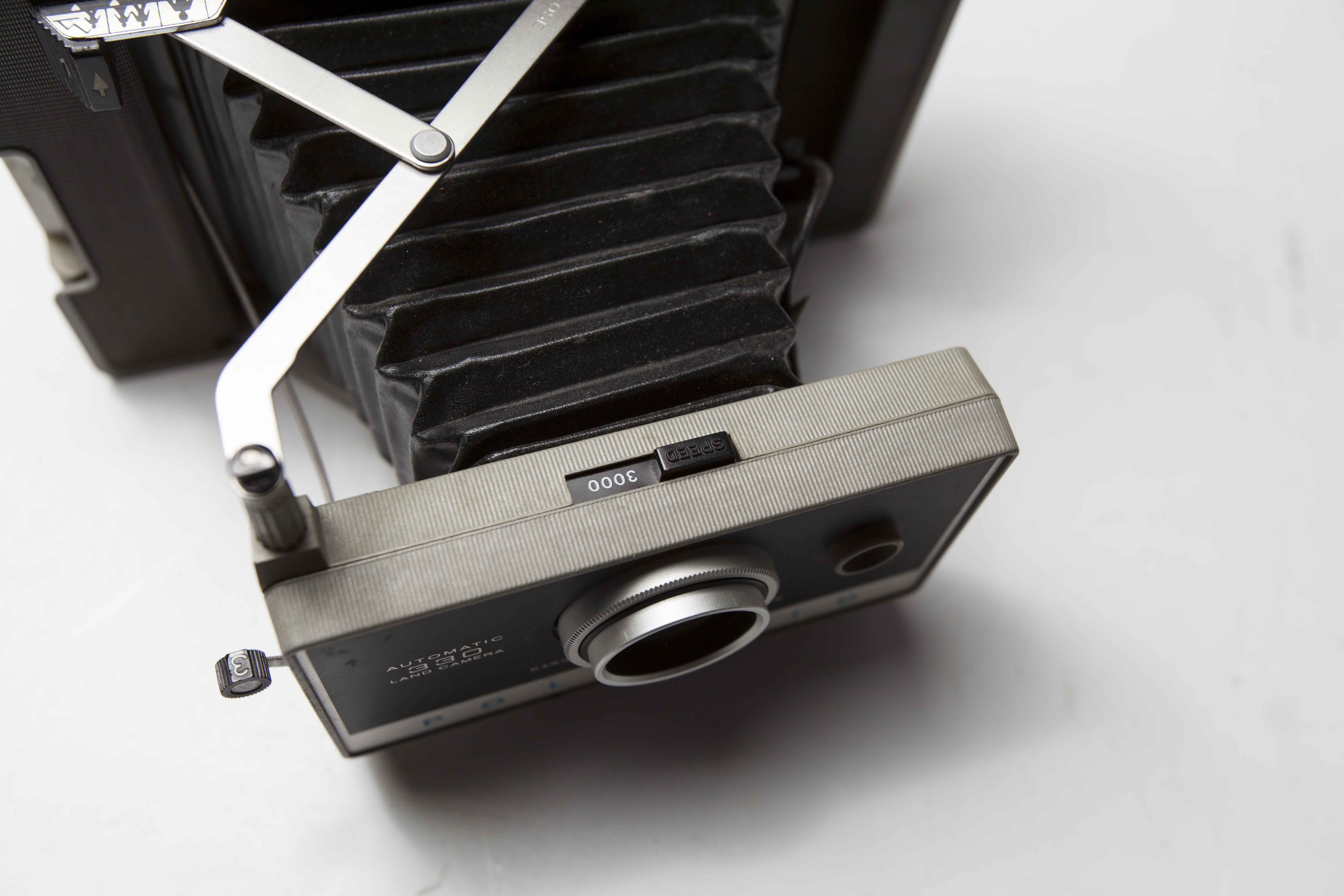 Camera polaroid automatic 330 land camera